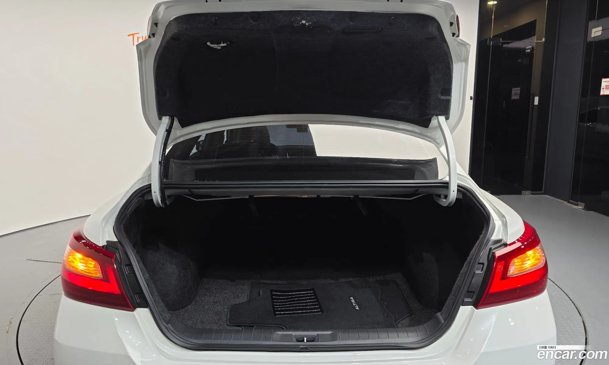 Nissan Altima 2018 1N4AL3AP2JC287226 — 30