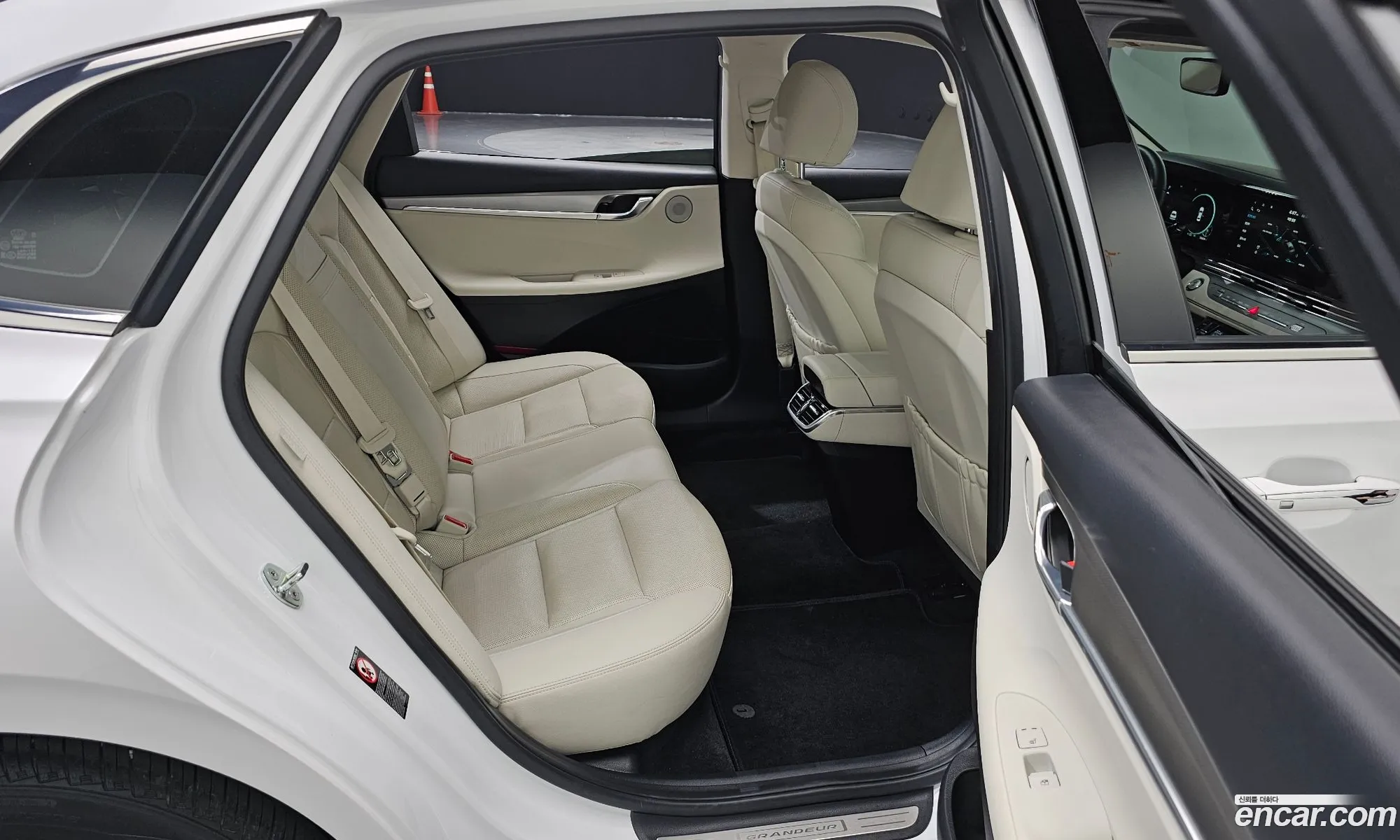 Hyundai Grandeur IG Hybrid 2021 — 26
