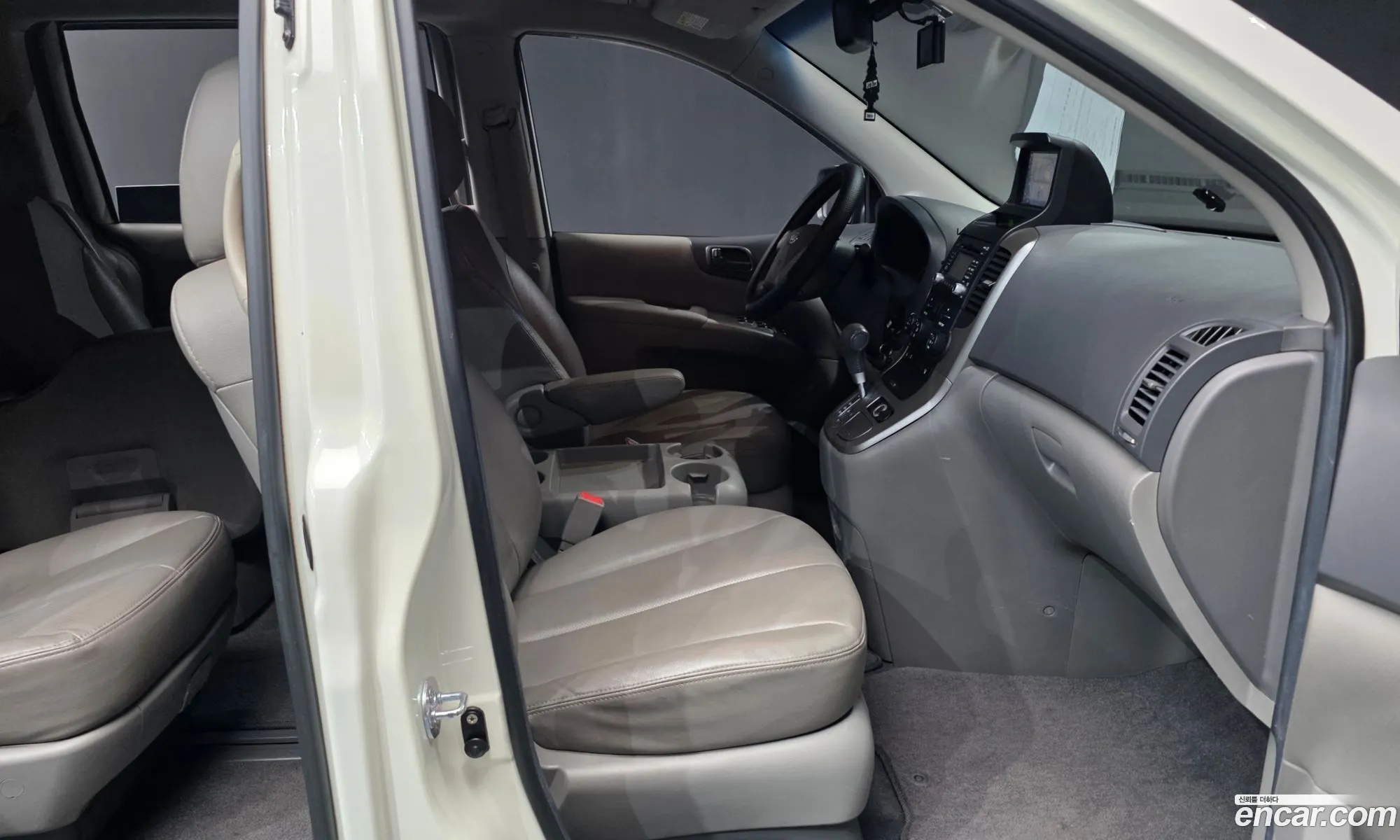 Kia Carnival R 2010 — 15