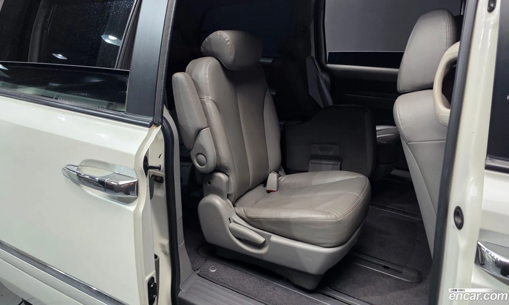 Kia Carnival R 2010 — 2