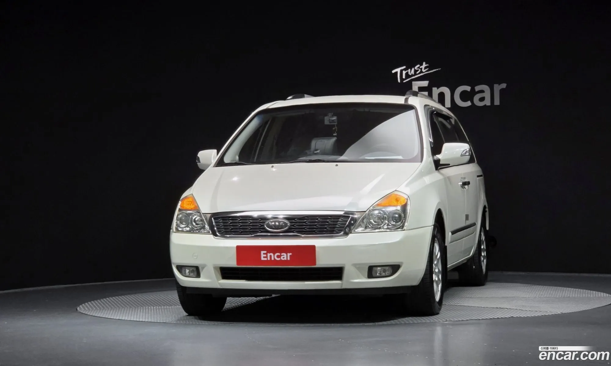 Kia Carnival R 2010 — 16