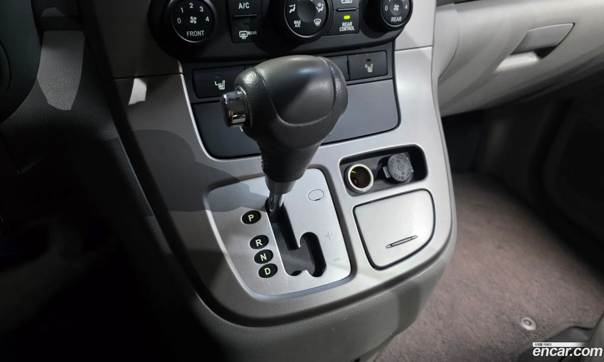 Kia Carnival R 2010 — 12