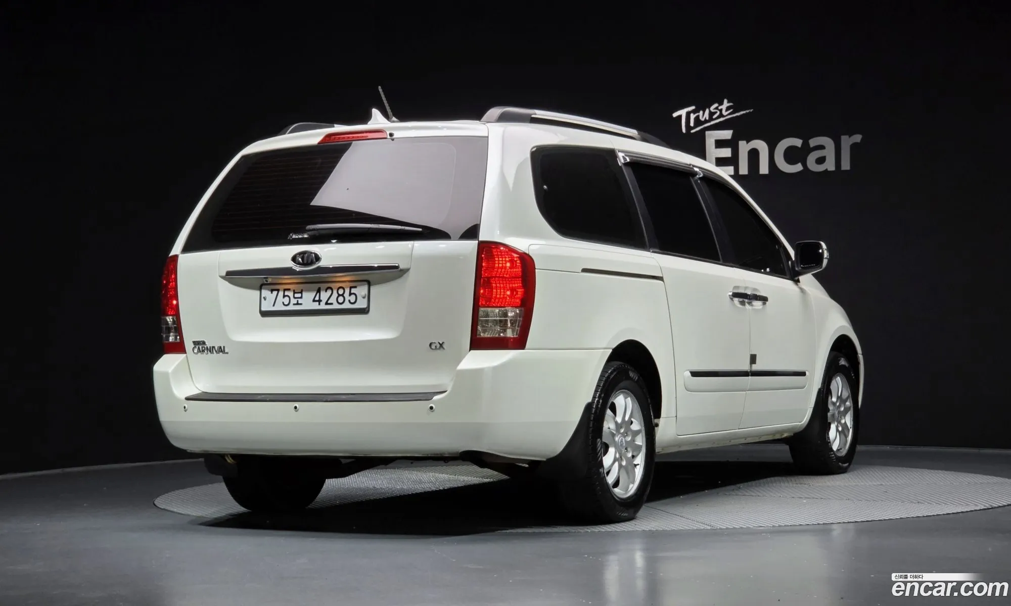 Kia Carnival R 2010 — 5