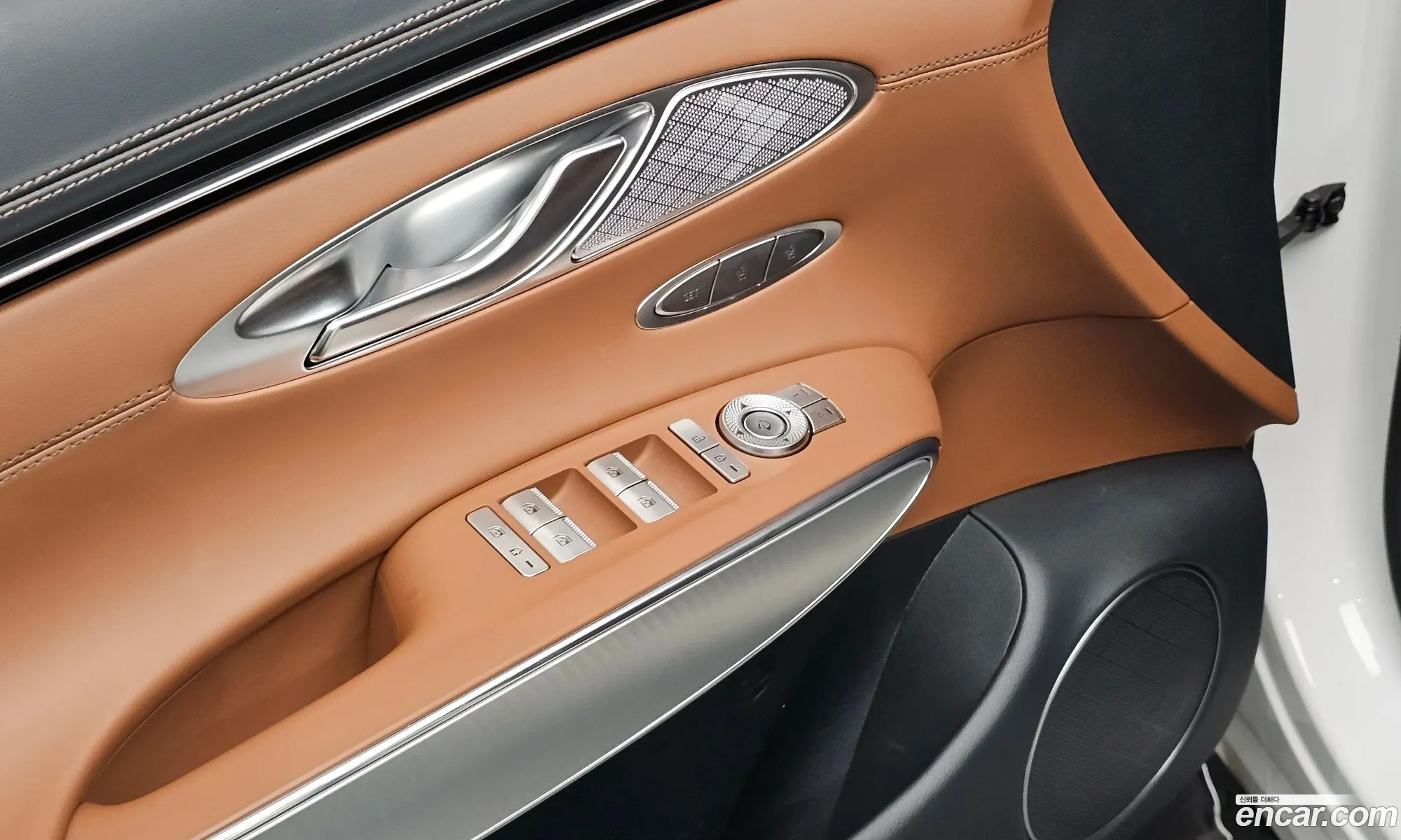Genesis GV70 2022 — 32