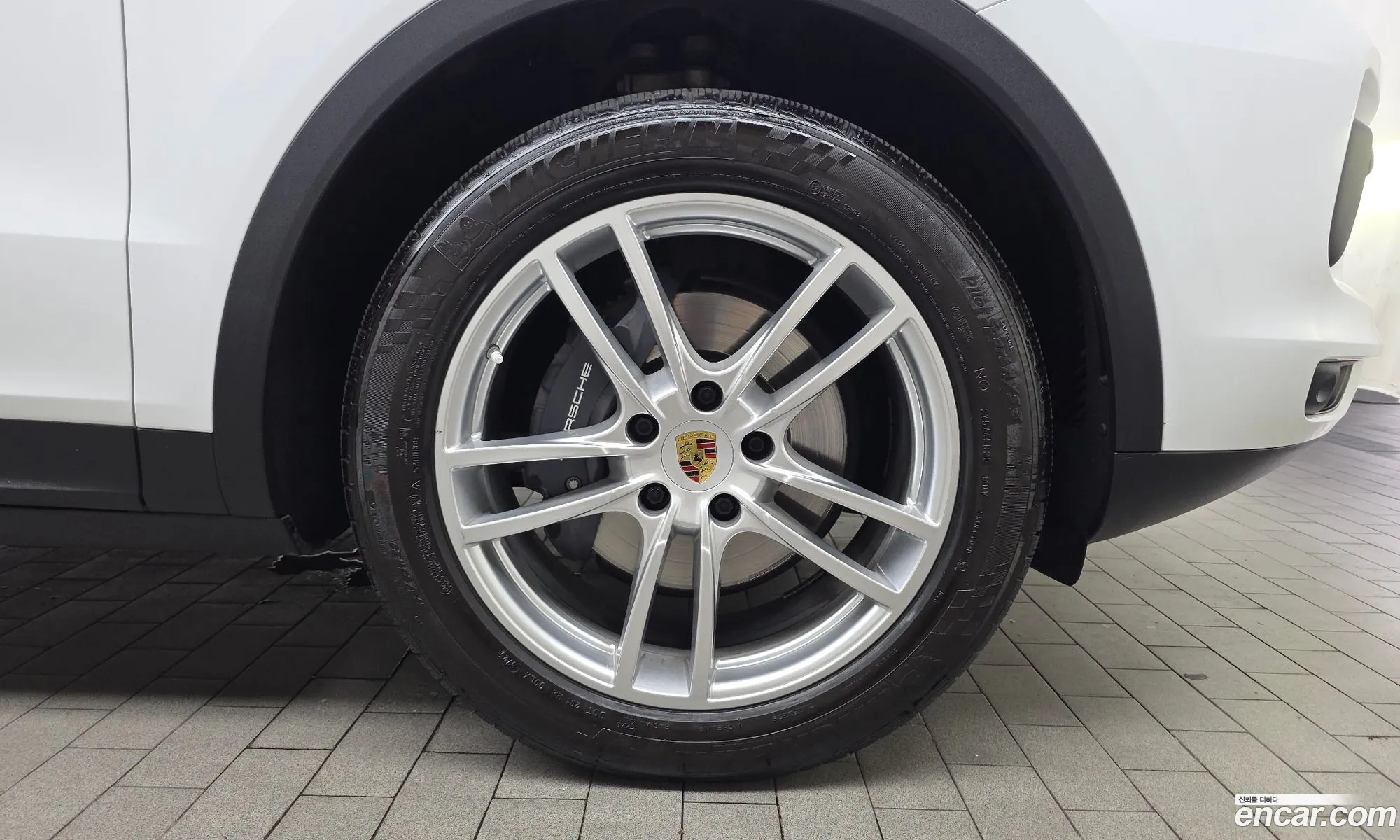 Porsche Cayenne 2019 WP1AA29Y1LDA02258 — 32