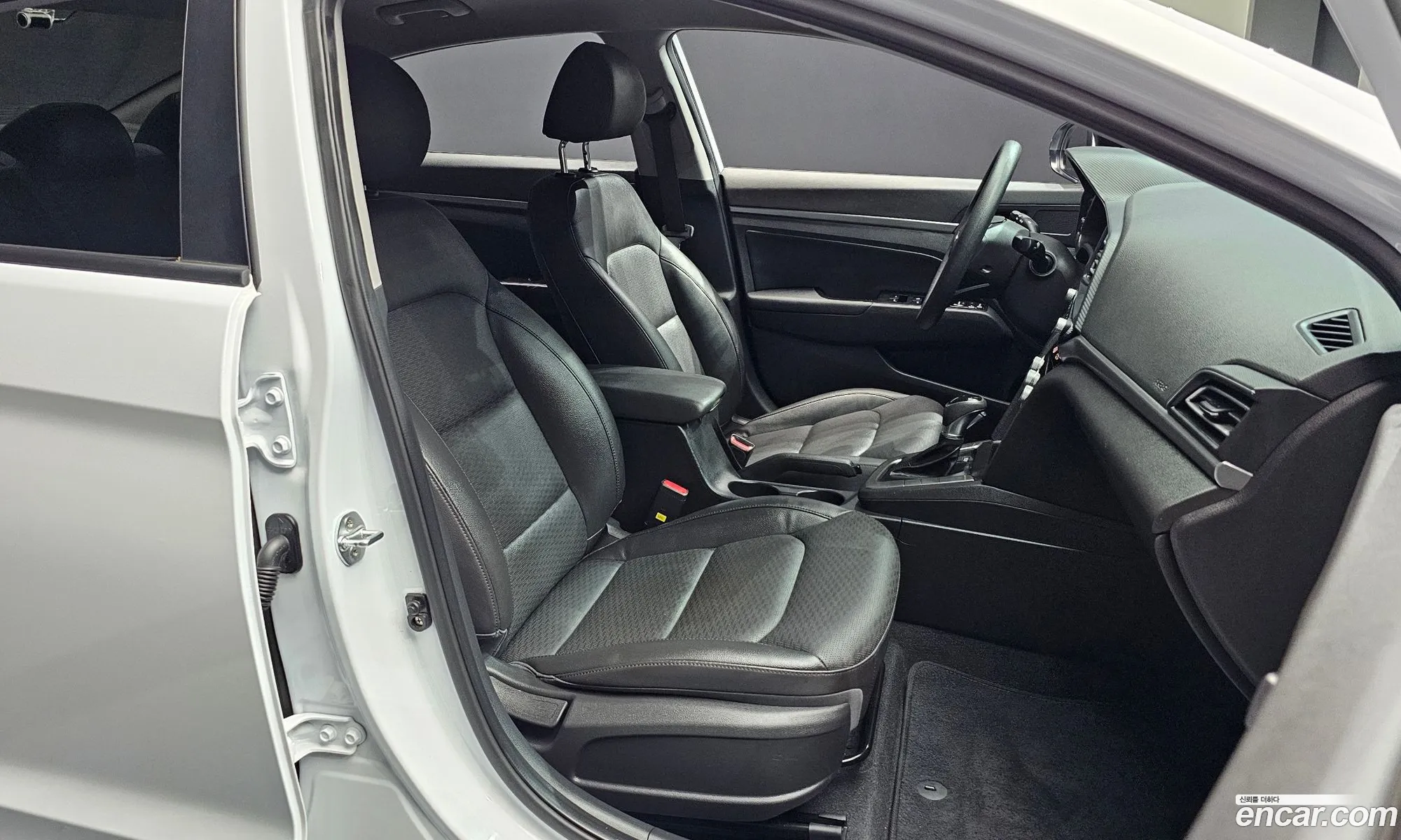 Hyundai Elantra AD 2020 — 25
