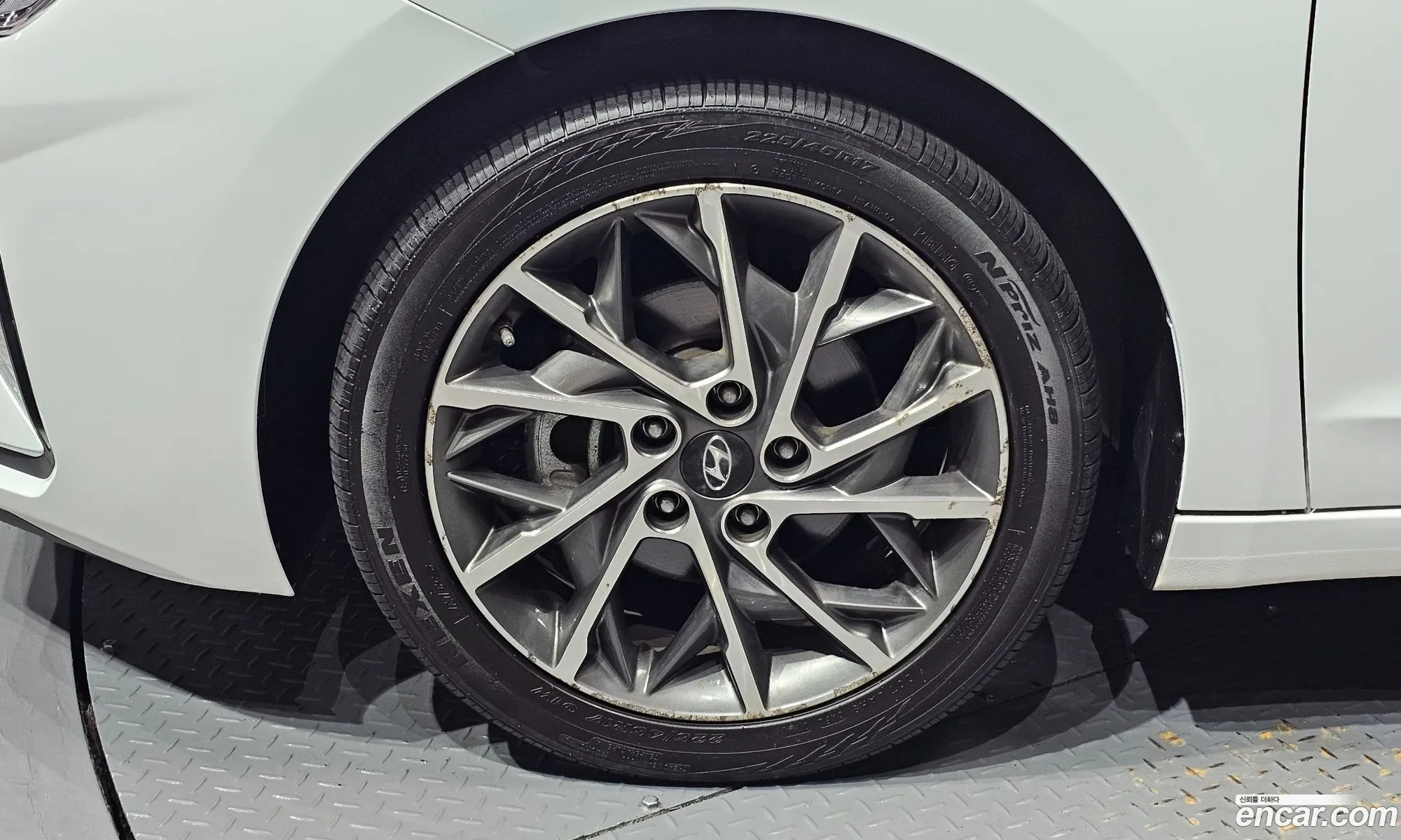 Hyundai Elantra AD 2020 — 12