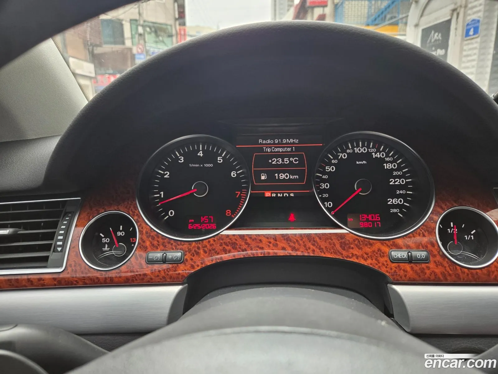 Audi A8 2010 — 17