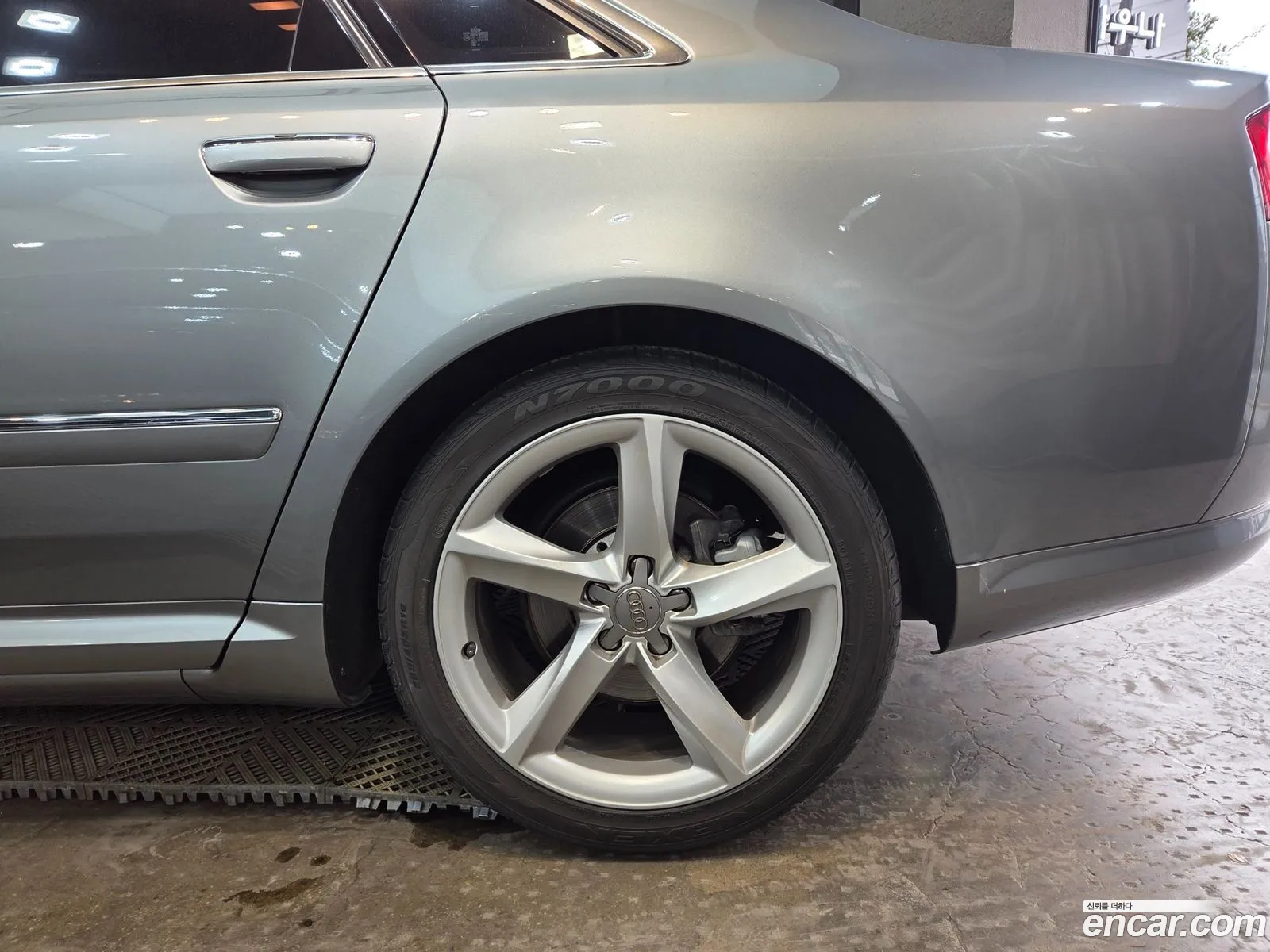 Audi A8 2010 — 5