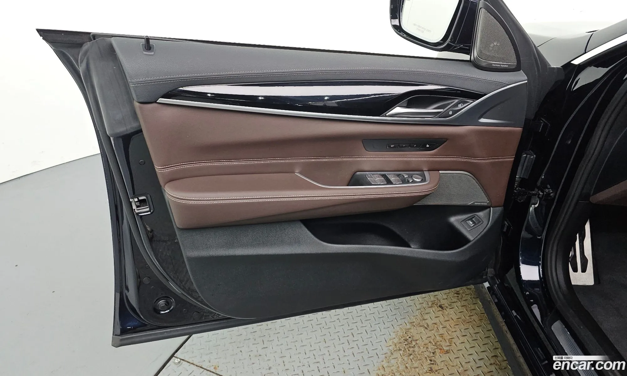 BMW 6 Series GT 2023 WBA61CC01PCN66548 — 12