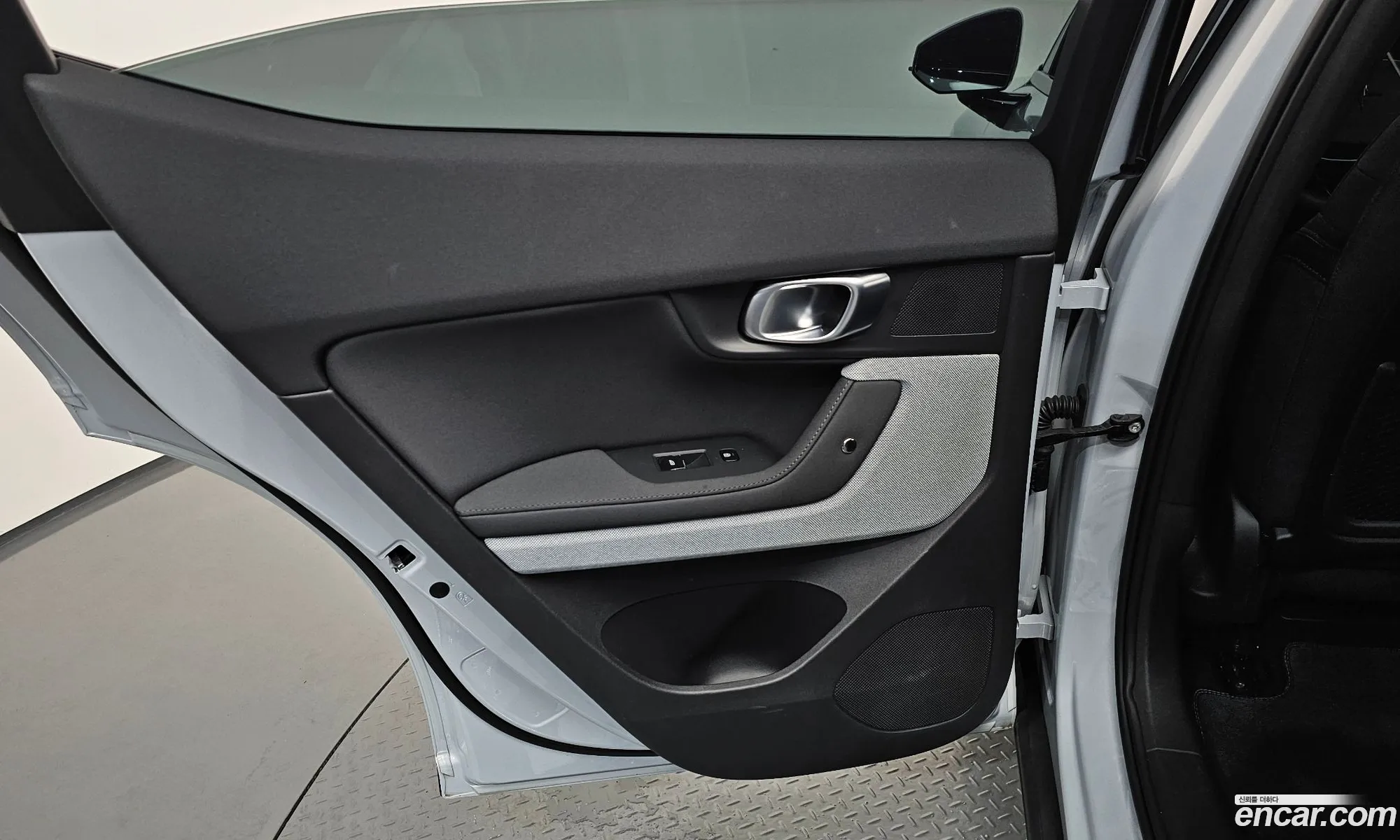 Polestar Polestar 2 2024 YSMVSFEA5RL229374 — 12