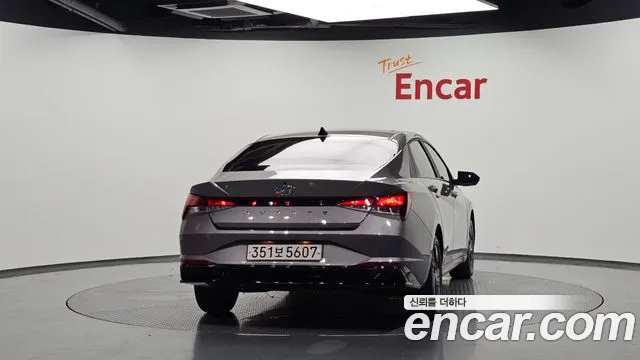 Hyundai Elantra Hybrid 2020 — 3