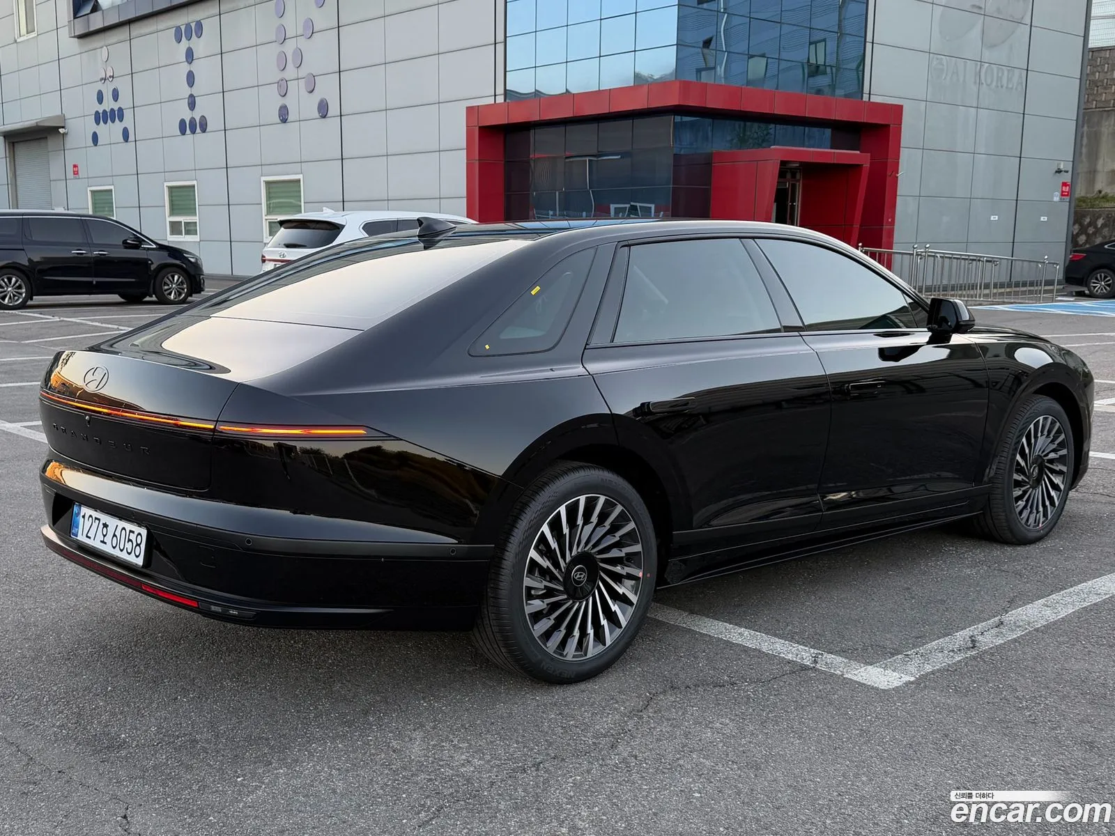 Hyundai Grandeur Hybrid 2026 — 9
