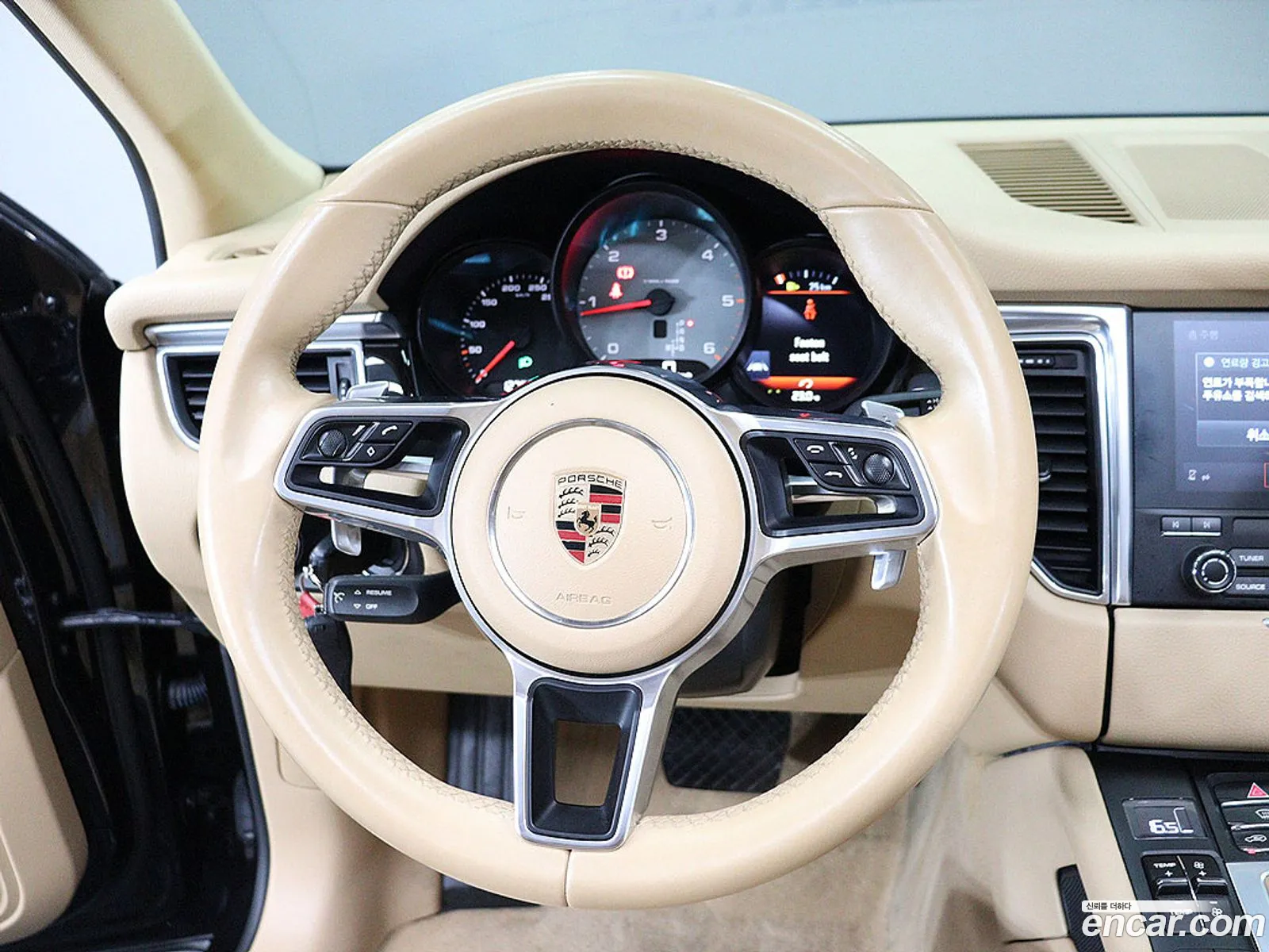 Porsche Macan 2016 — 12