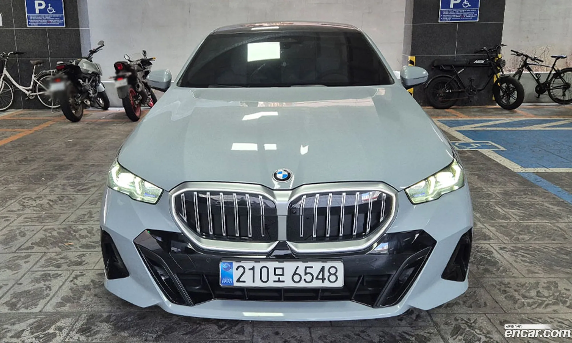 BMW 5 Series 2025 — 17