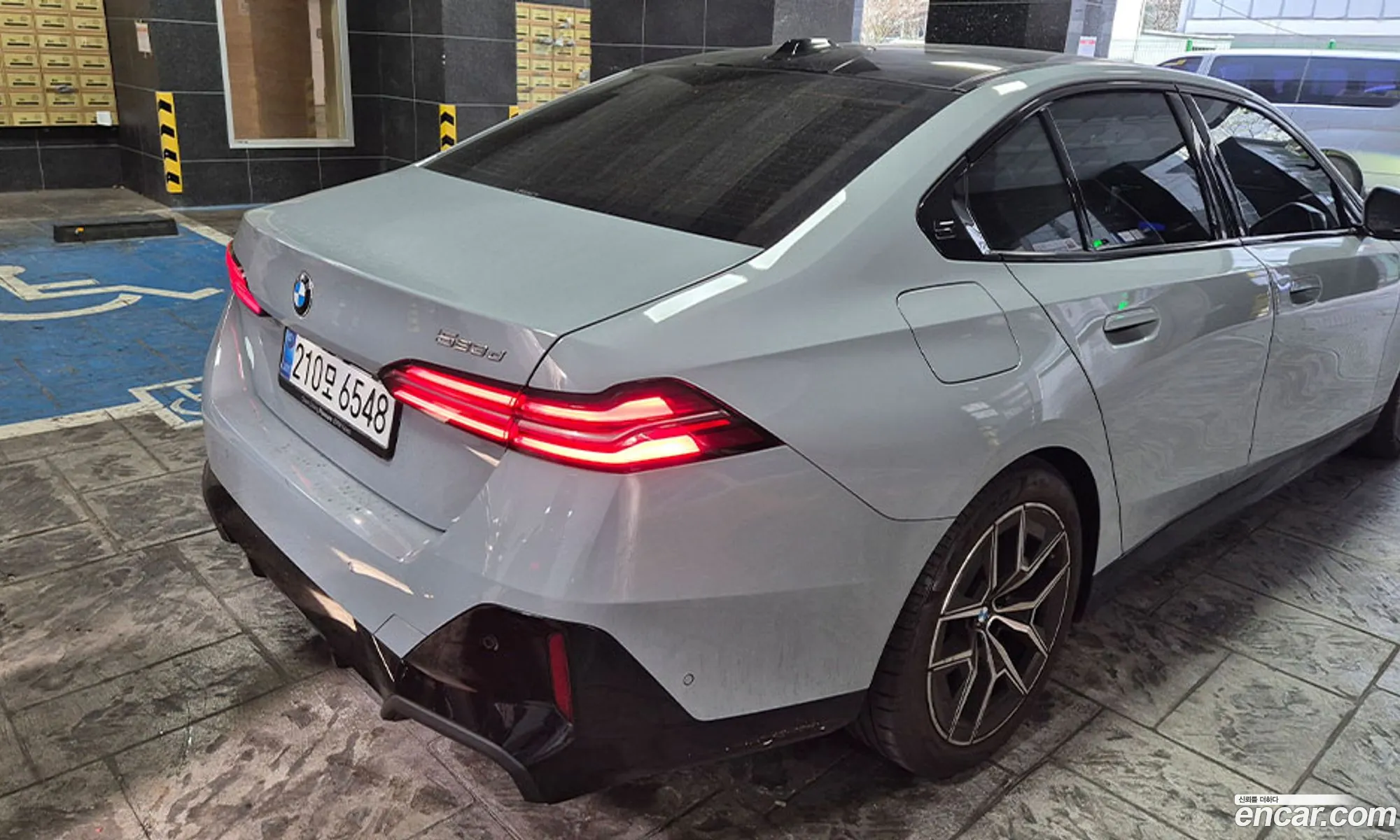 BMW 5 Series 2025 — 12