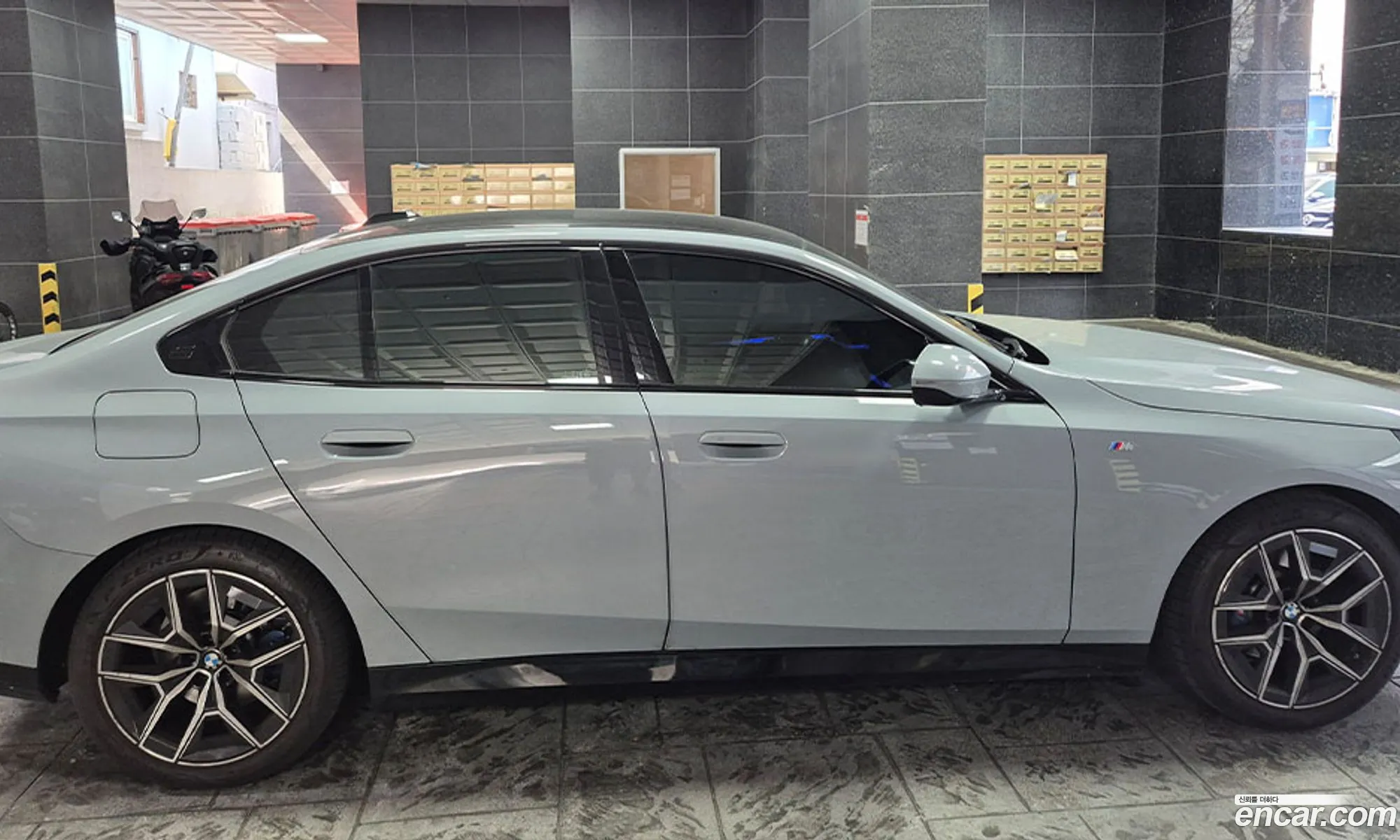 BMW 5 Series 2025 — 16