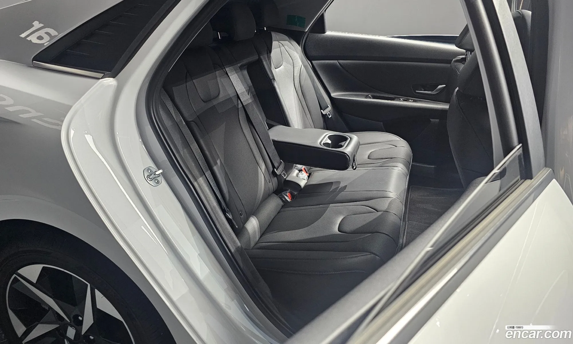 Hyundai Elantra 2023 — 20
