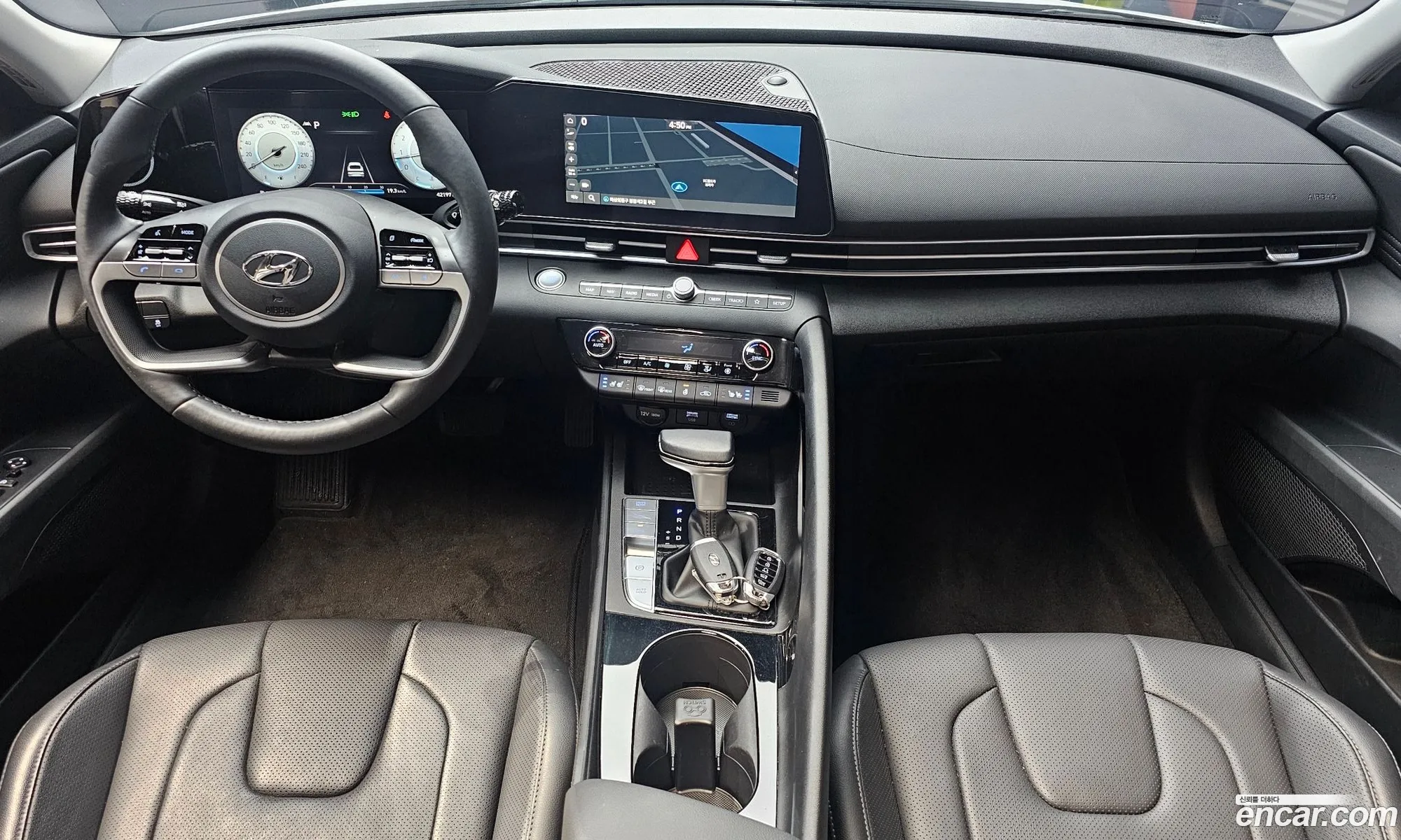 Hyundai Elantra 2023 — 3