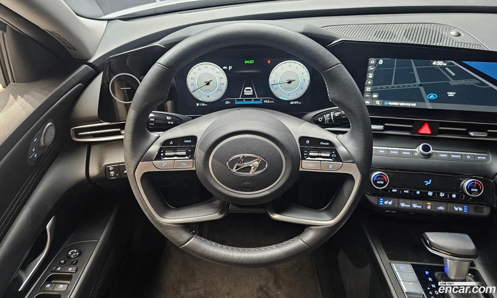 Hyundai Elantra 2023 — 18