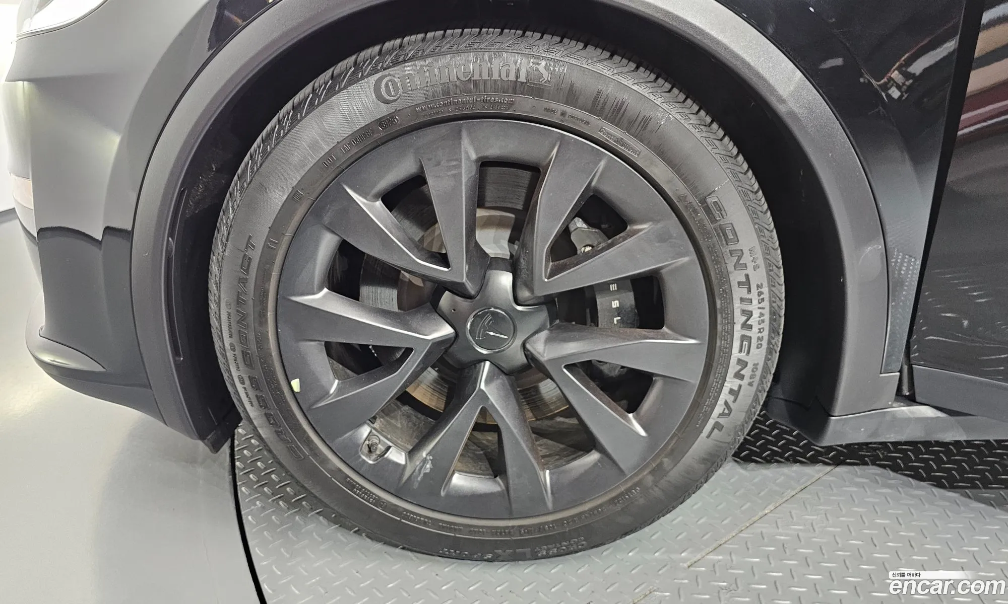 Tesla Model X 2024 7SAXCDE58RF450370 — 32