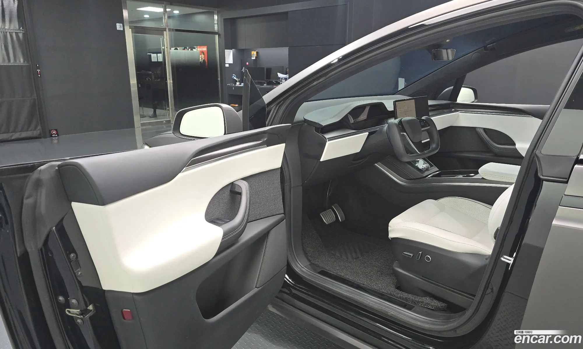 Tesla Model X 2023 — 27