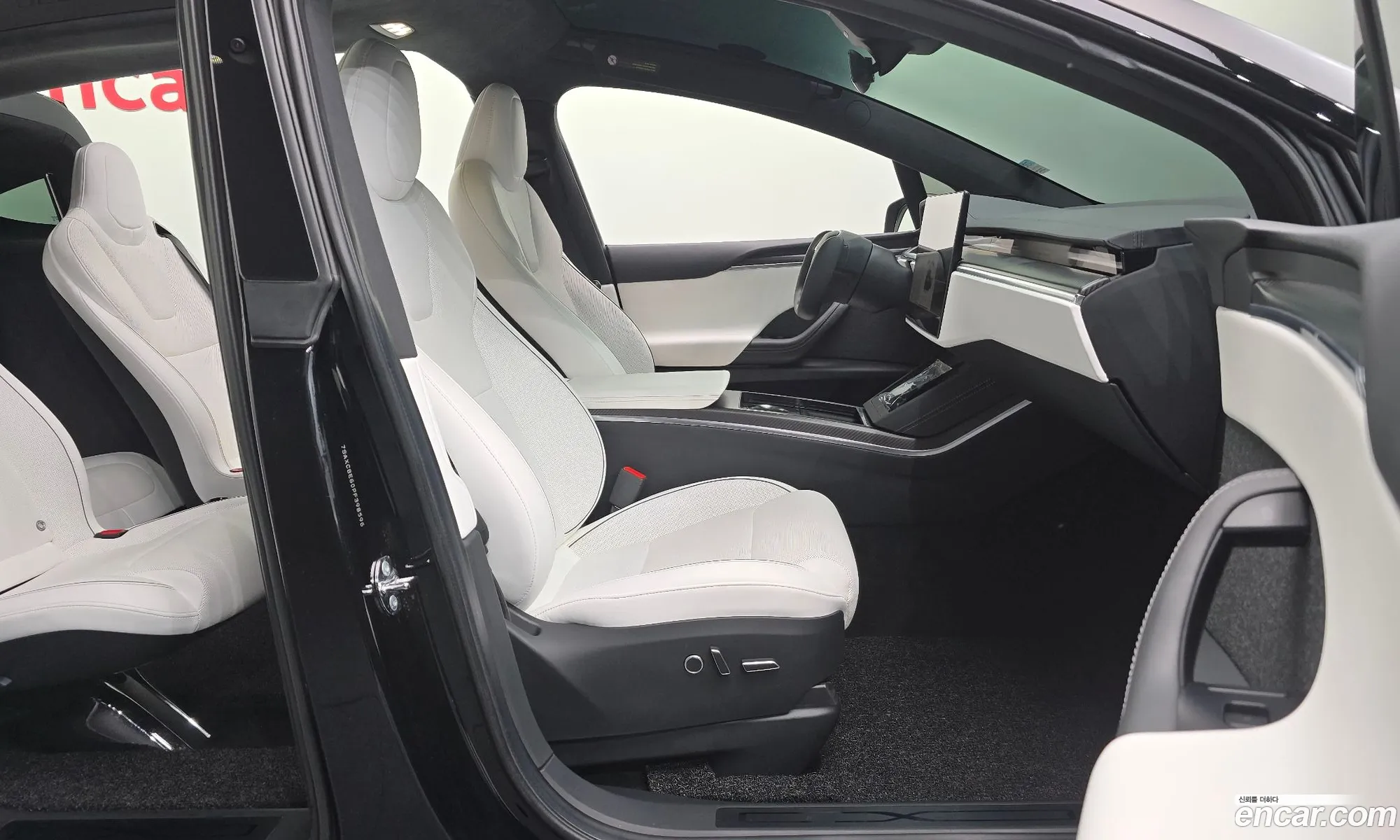 Tesla Model X 2023 — 32