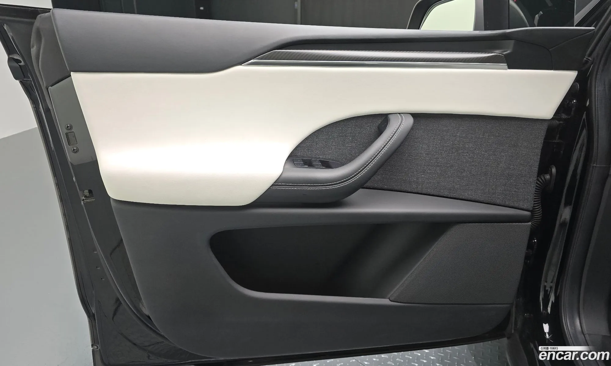 Tesla Model X 2023 — 15