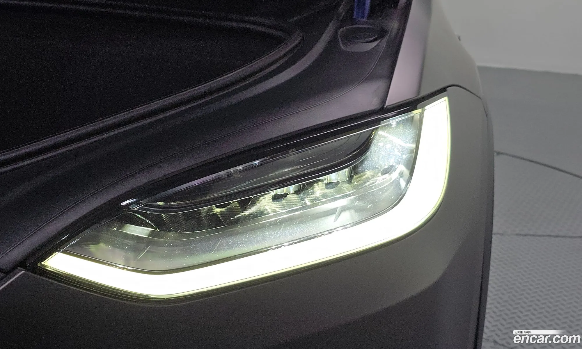 Tesla Model X 2023 — 30
