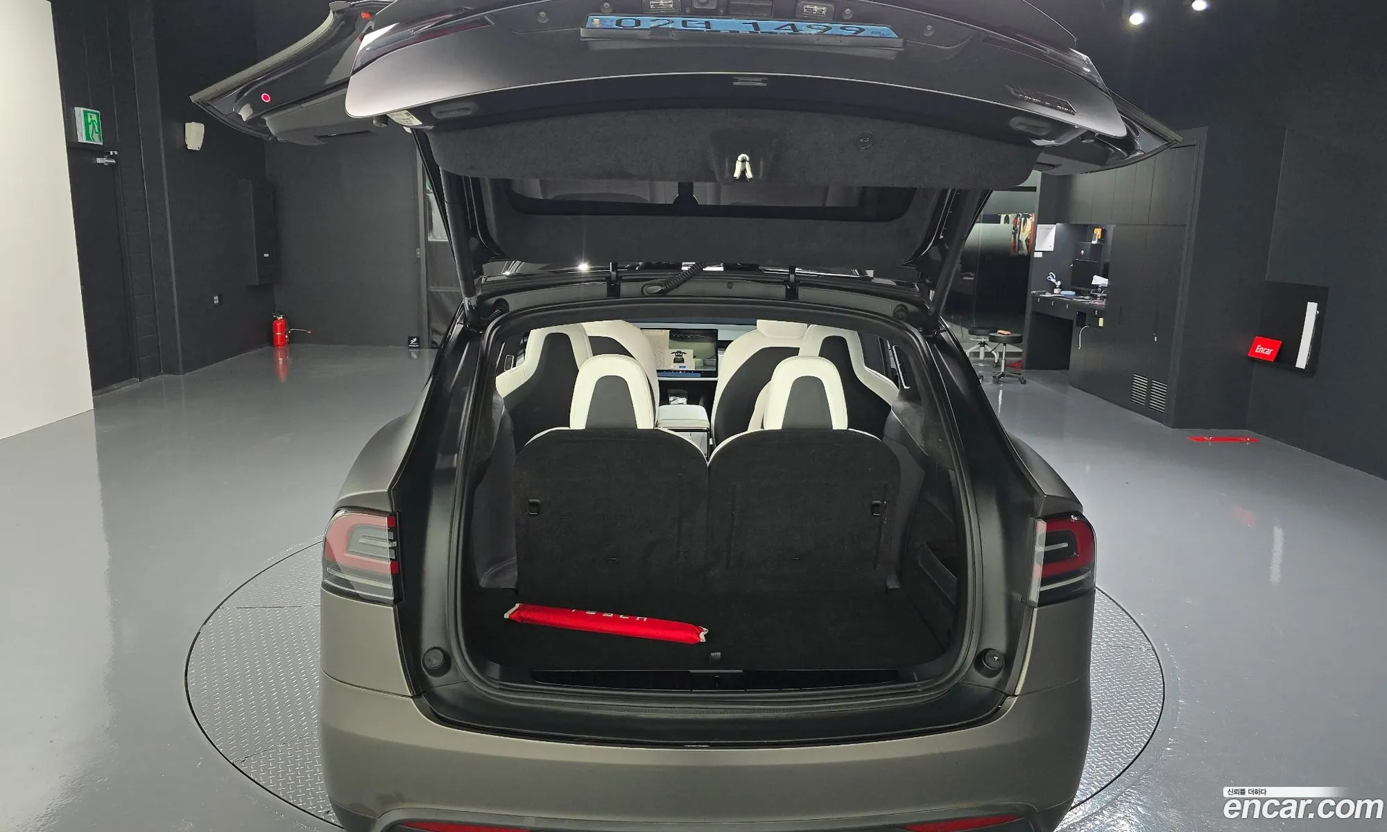 Tesla Model X 2023 — 13