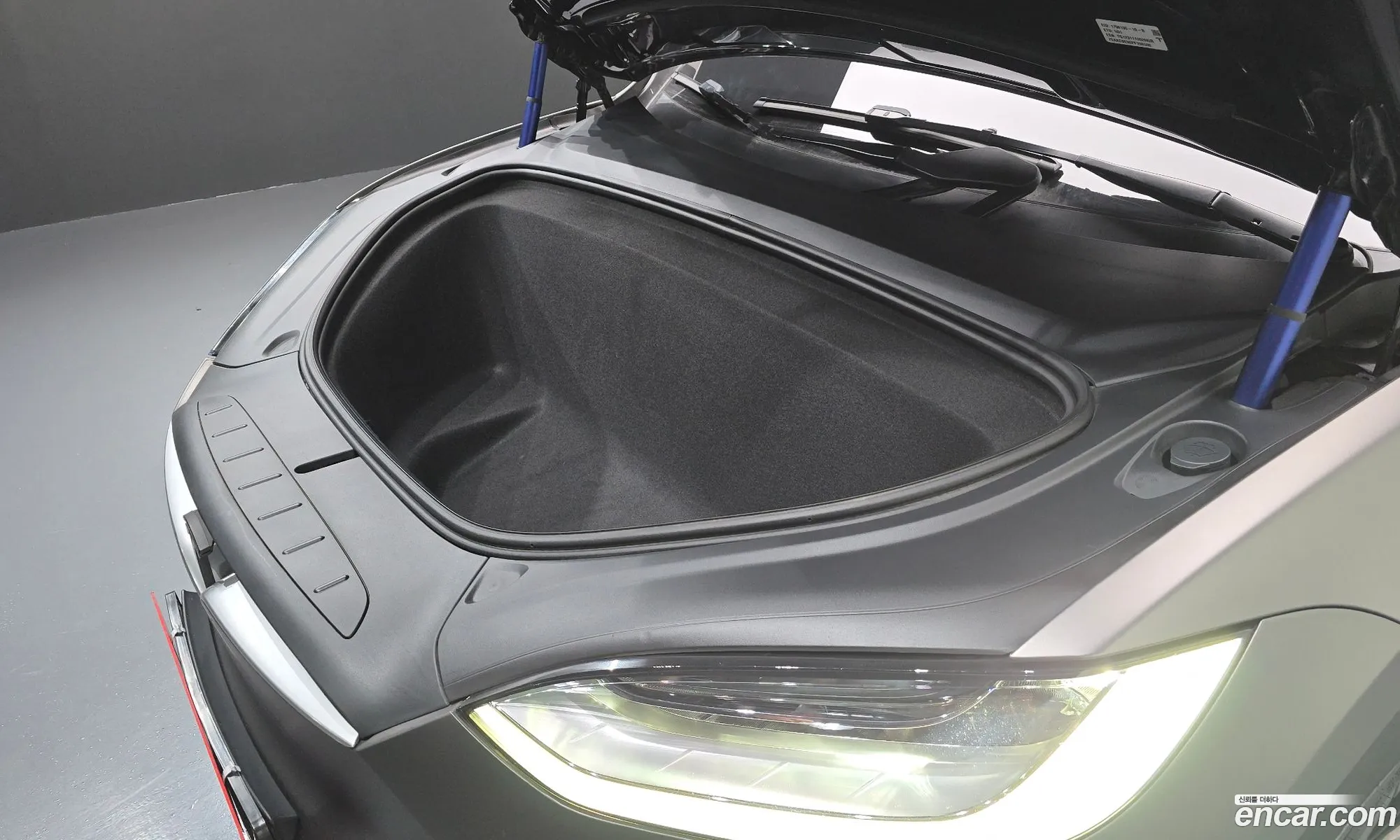 Tesla Model X 2023 — 2