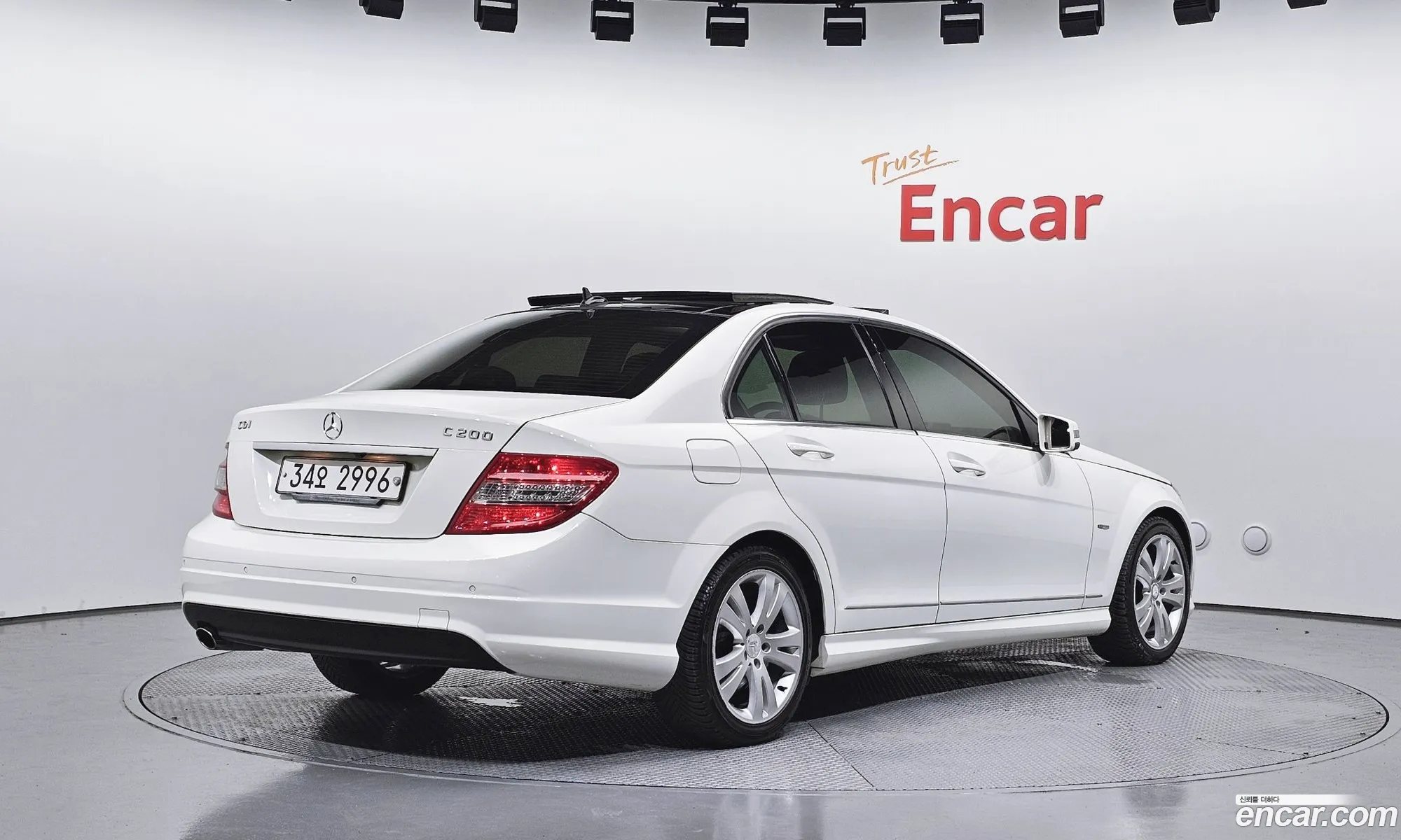 Mercedes-Benz C-Class W204 2011 WDDGF4JB2BA475334 — 8
