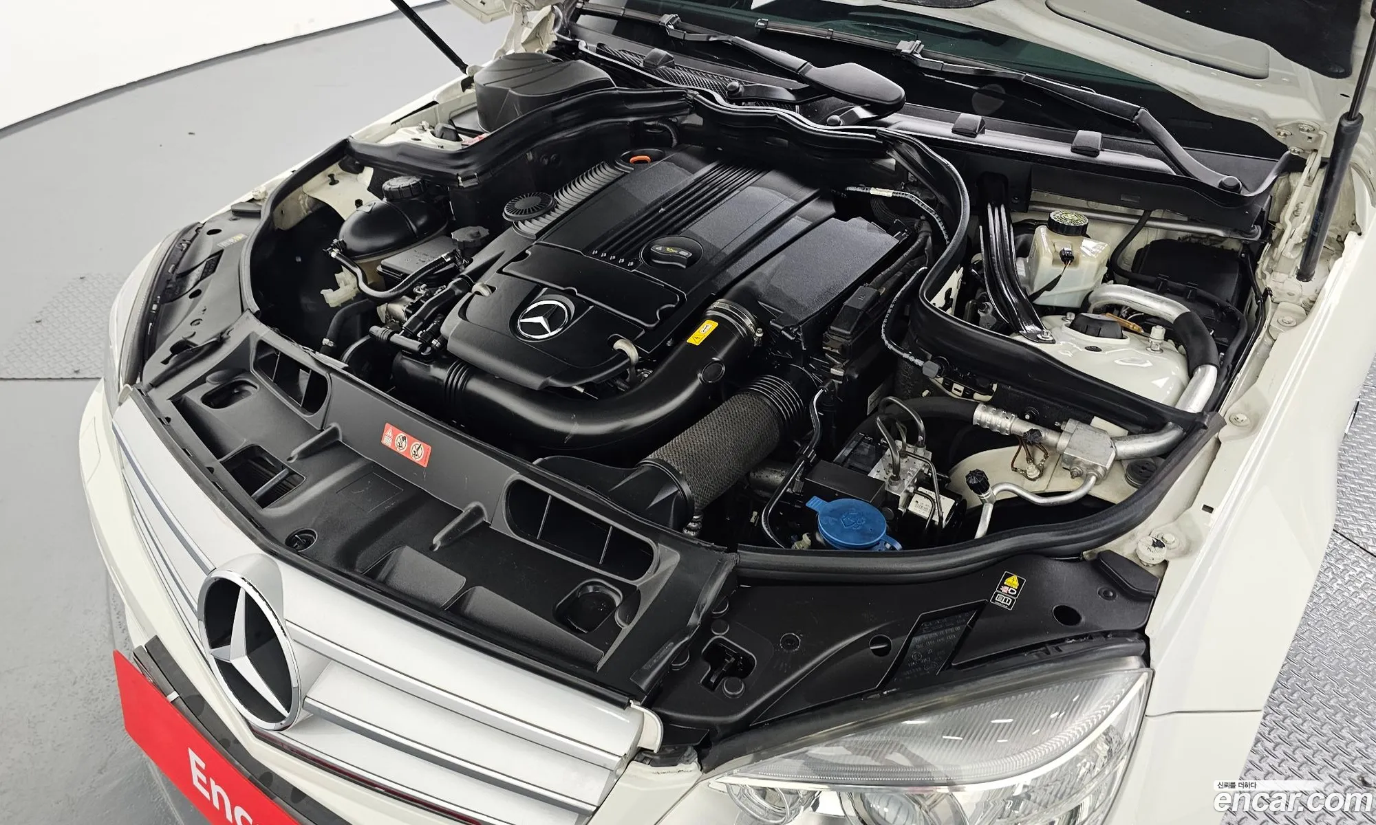Mercedes-Benz C-Class W204 2011 WDDGF4JB2BA475334 — 7