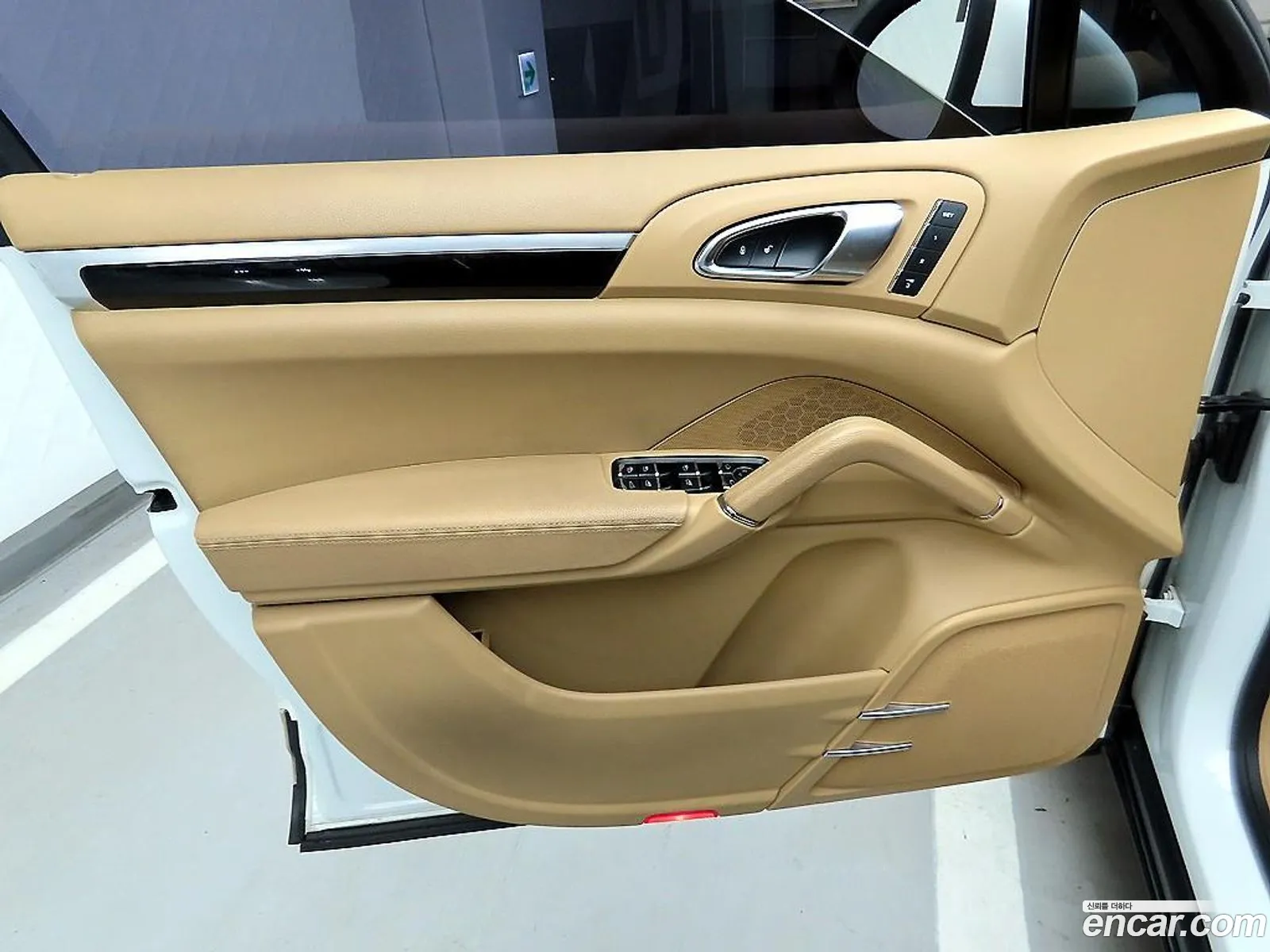 Porsche Cayenne 2013 — 17