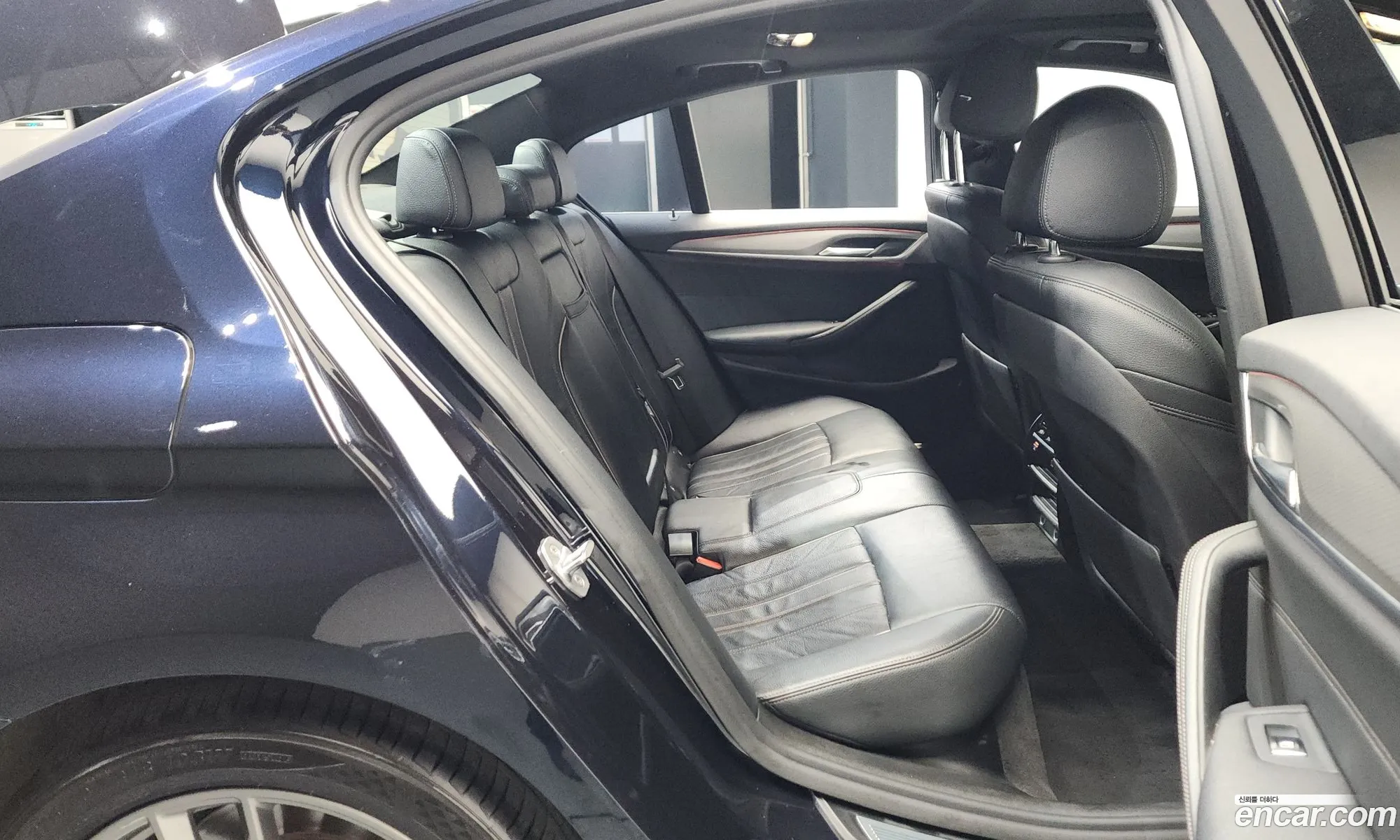 BMW 5 Series 2018 WBAJD3107JB316121 — 17