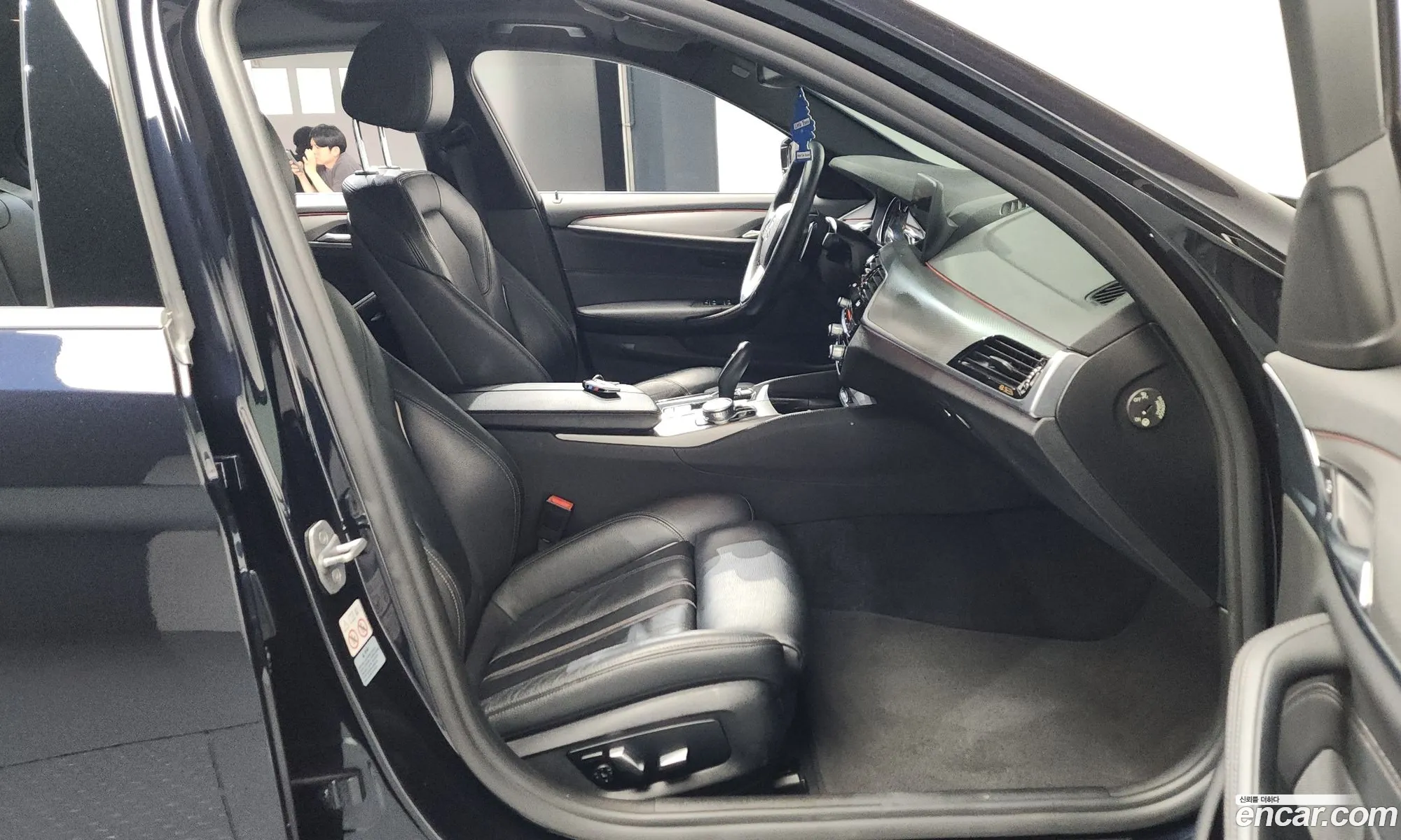 BMW 5 Series 2018 WBAJD3107JB316121 — 31