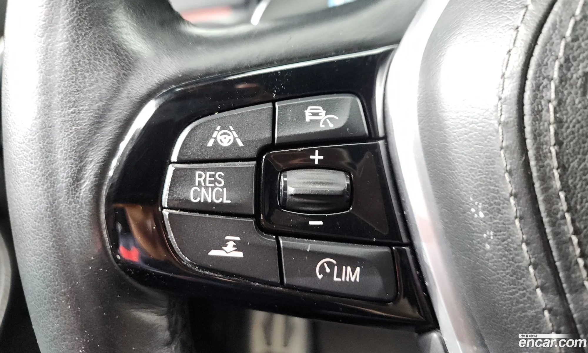 BMW 5 Series 2018 WBAJD3107JB316121 — 10