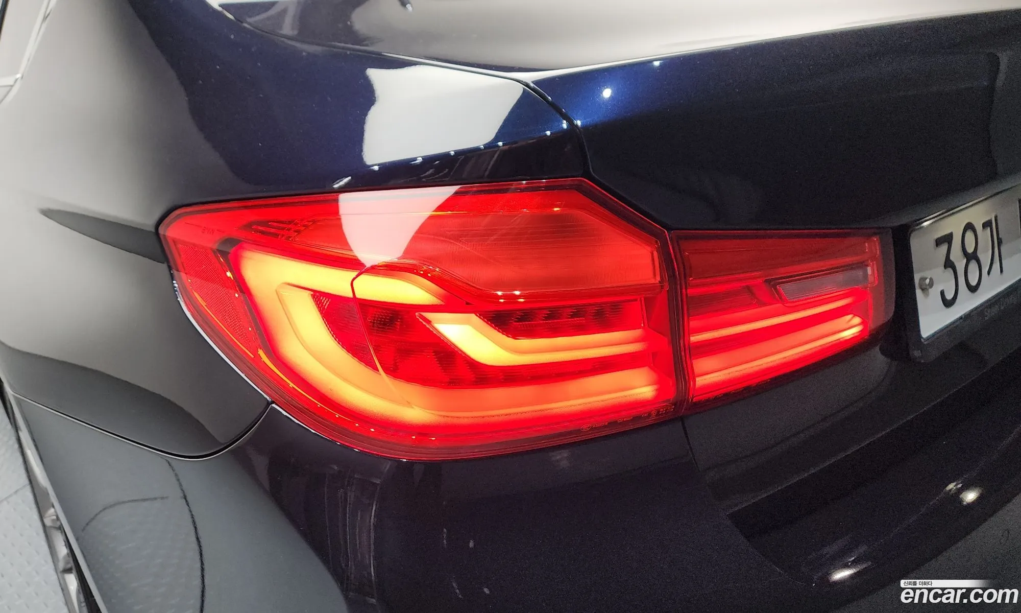 BMW 5 Series 2018 WBAJD3107JB316121 — 26