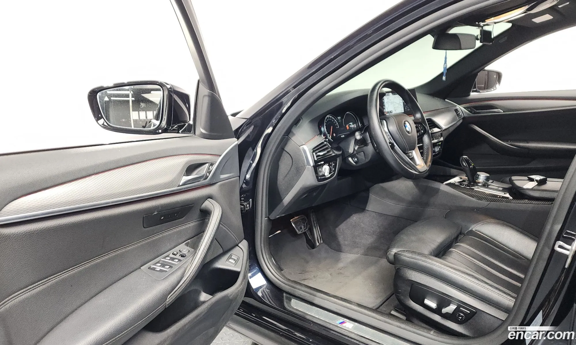 BMW 5 Series 2018 WBAJD3107JB316121 — 16