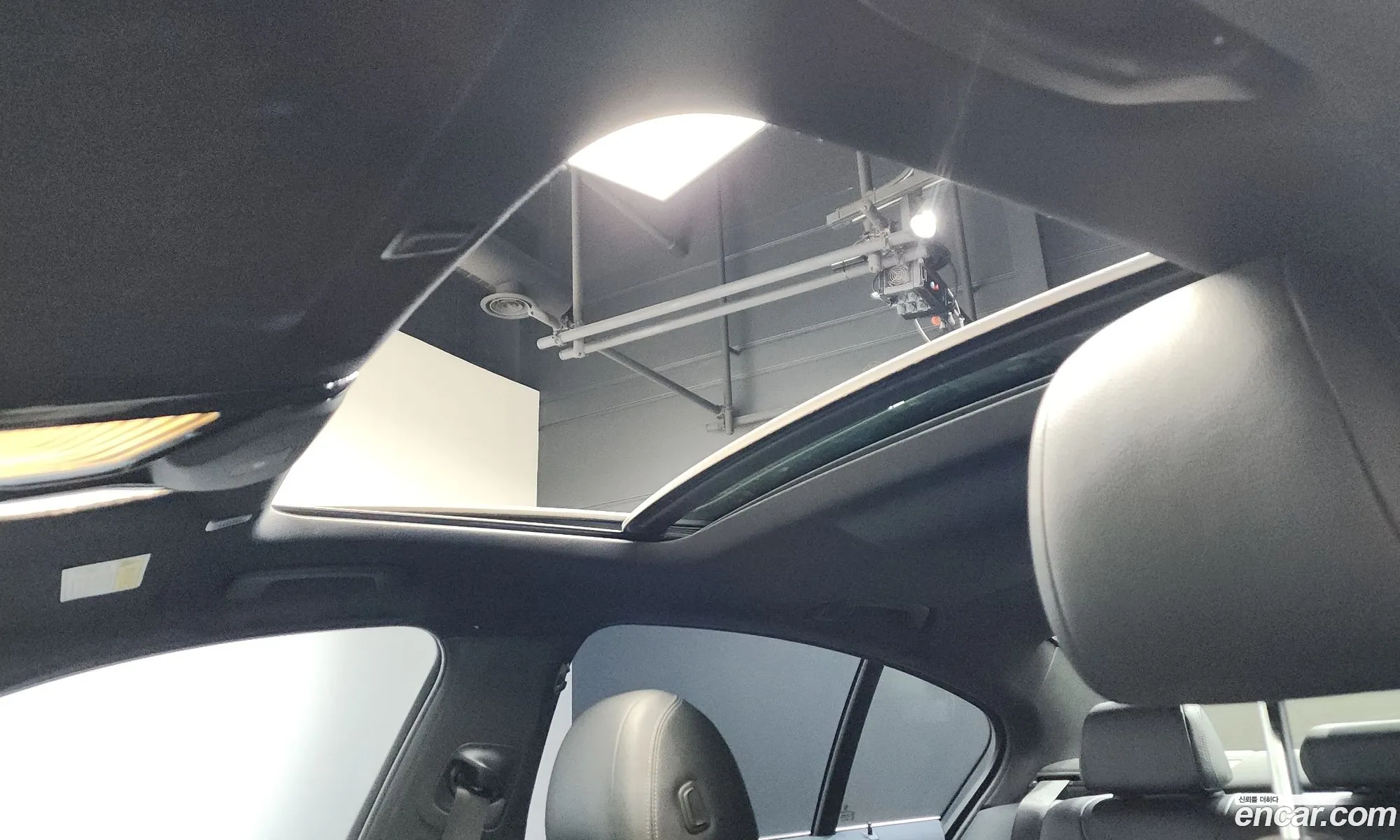 BMW 5 Series 2018 WBAJD3107JB316121 — 4
