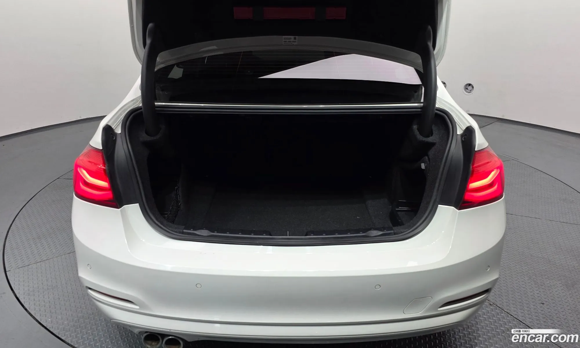 BMW 3 Series 2018 WBA8C5101JA076700 — 4