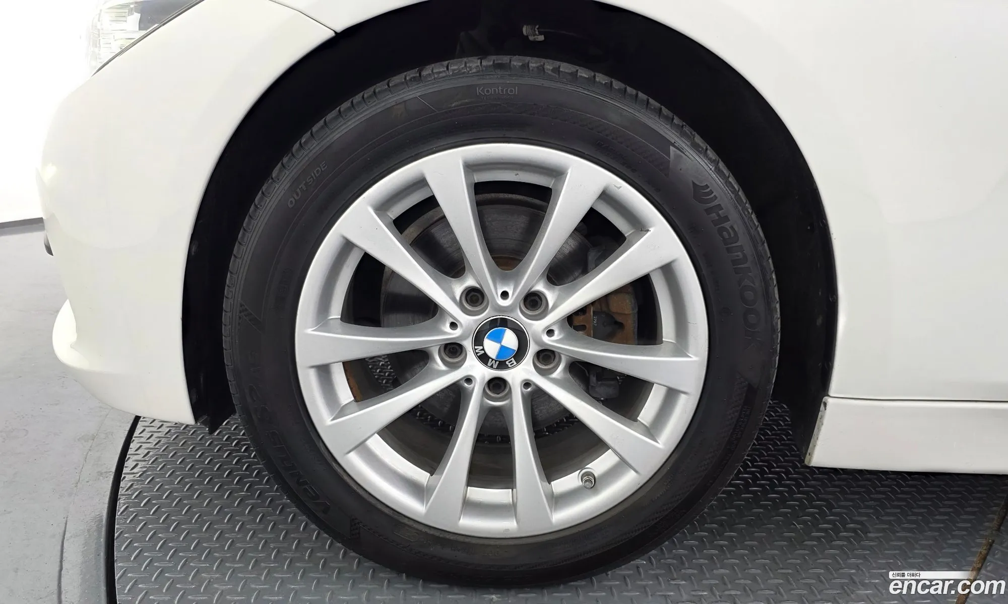 BMW 3 Series 2018 WBA8C5101JA076700 — 3