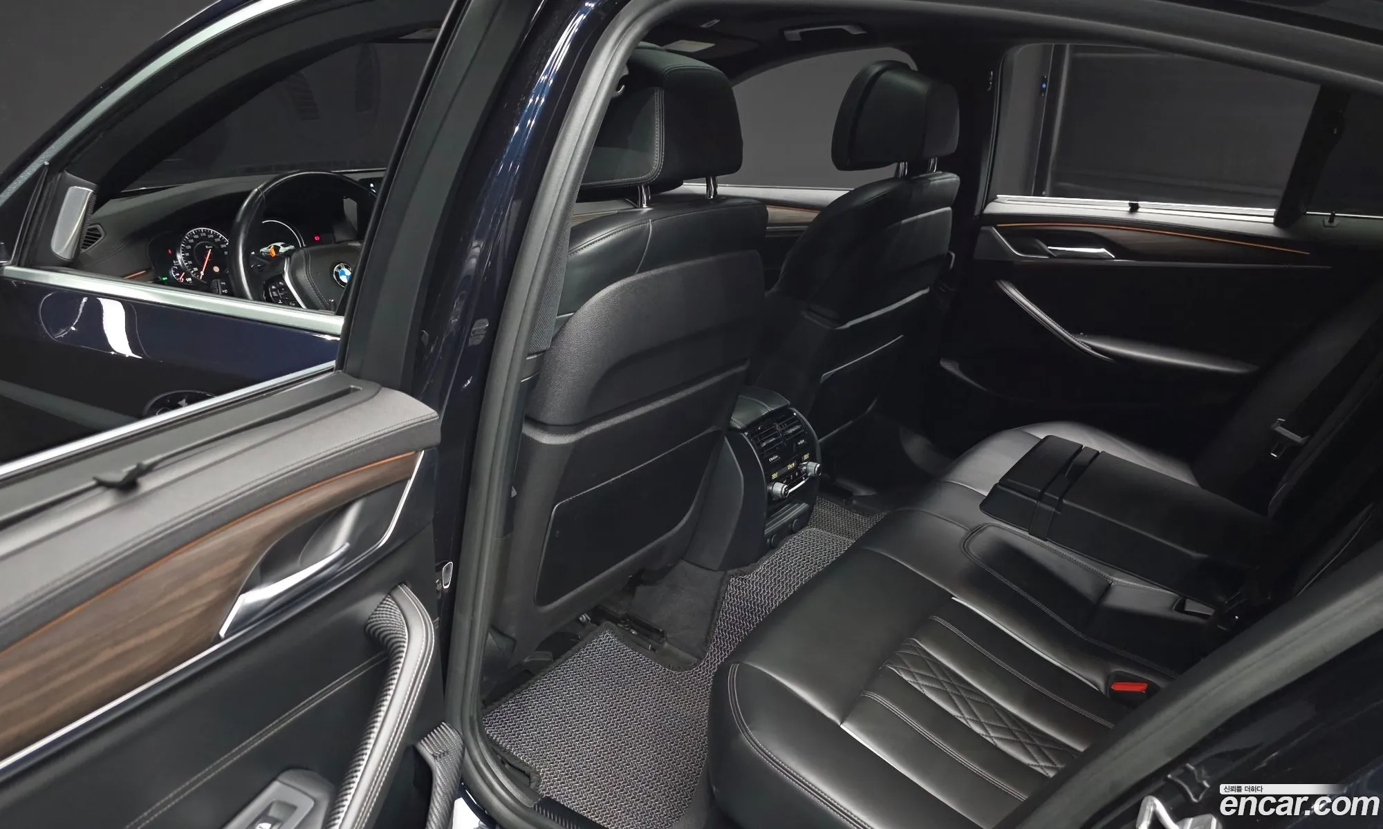 BMW 5 Series 2018 WBAJC5100JWB86922 — 7