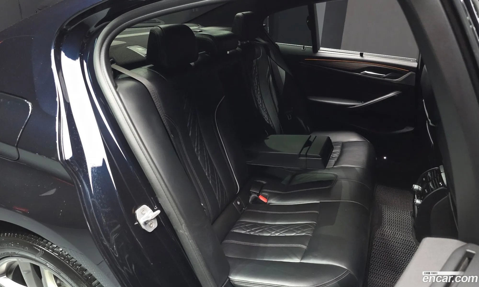 BMW 5 Series 2018 WBAJC5100JWB86922 — 11