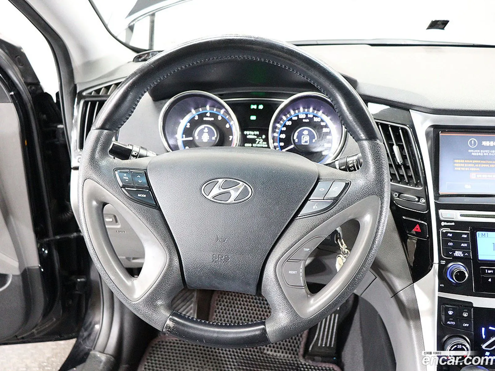 Hyundai YF Sonata 2011 — 11