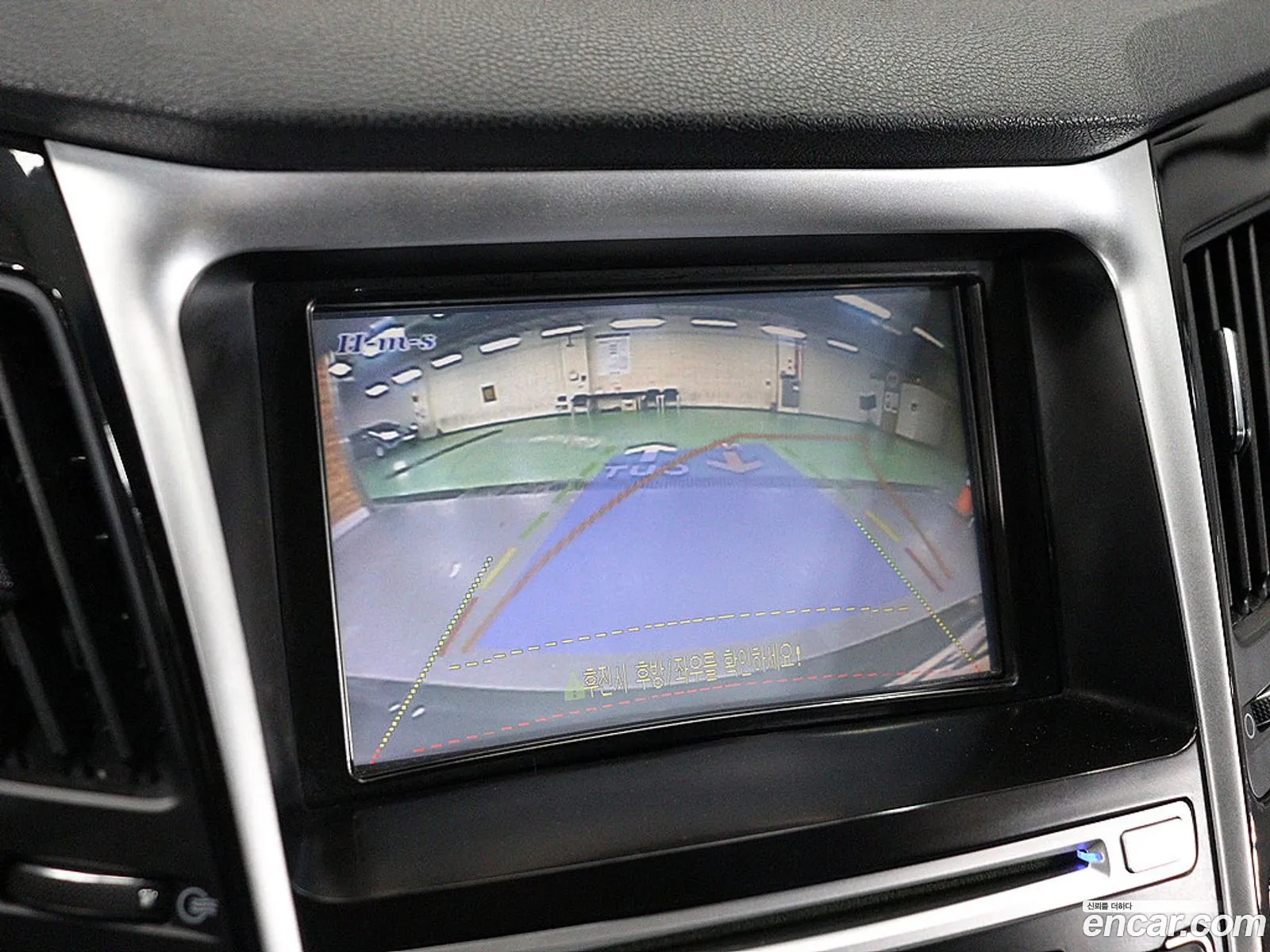 Hyundai YF Sonata 2011 — 12