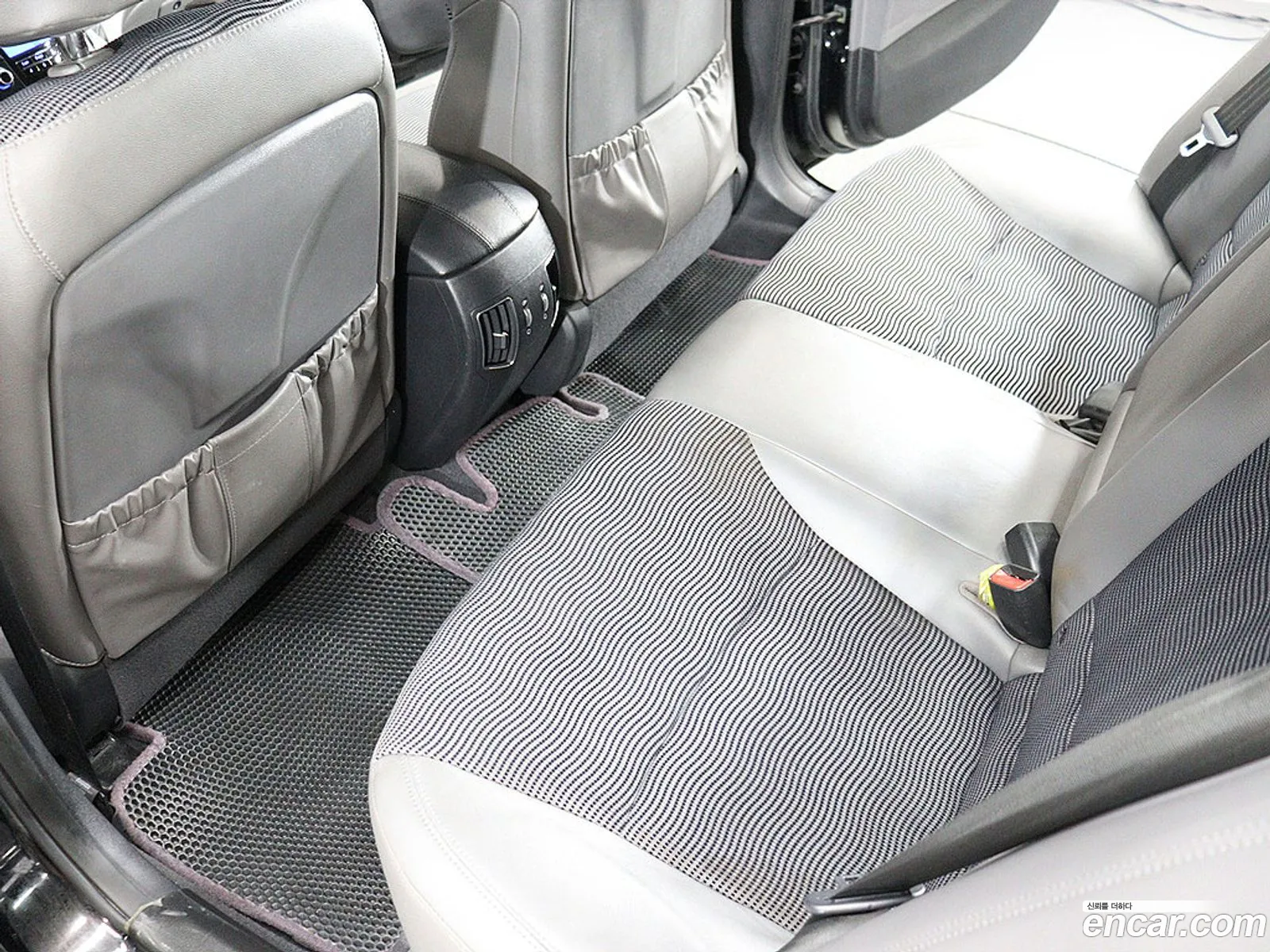 Hyundai YF Sonata 2011 — 13
