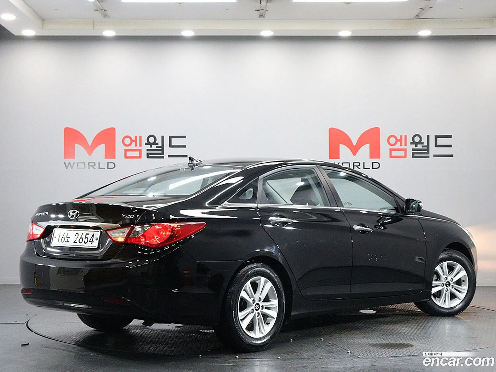 Hyundai YF Sonata 2011 — 19