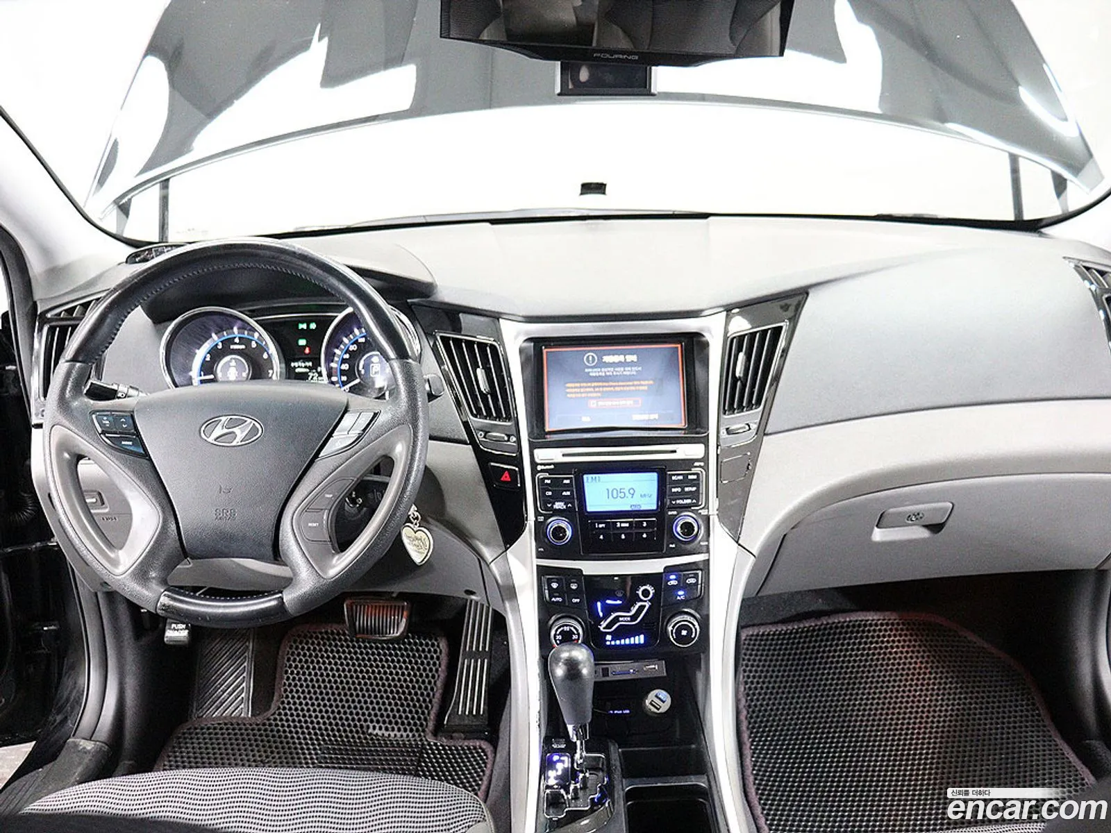 Hyundai YF Sonata 2011 — 10