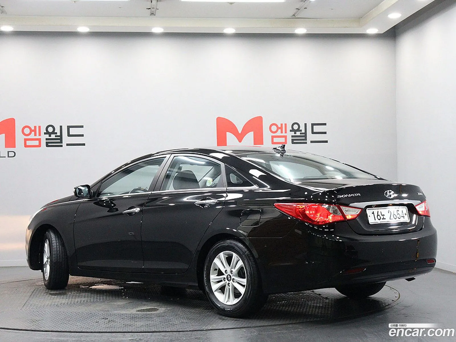 Hyundai YF Sonata 2011 — 18